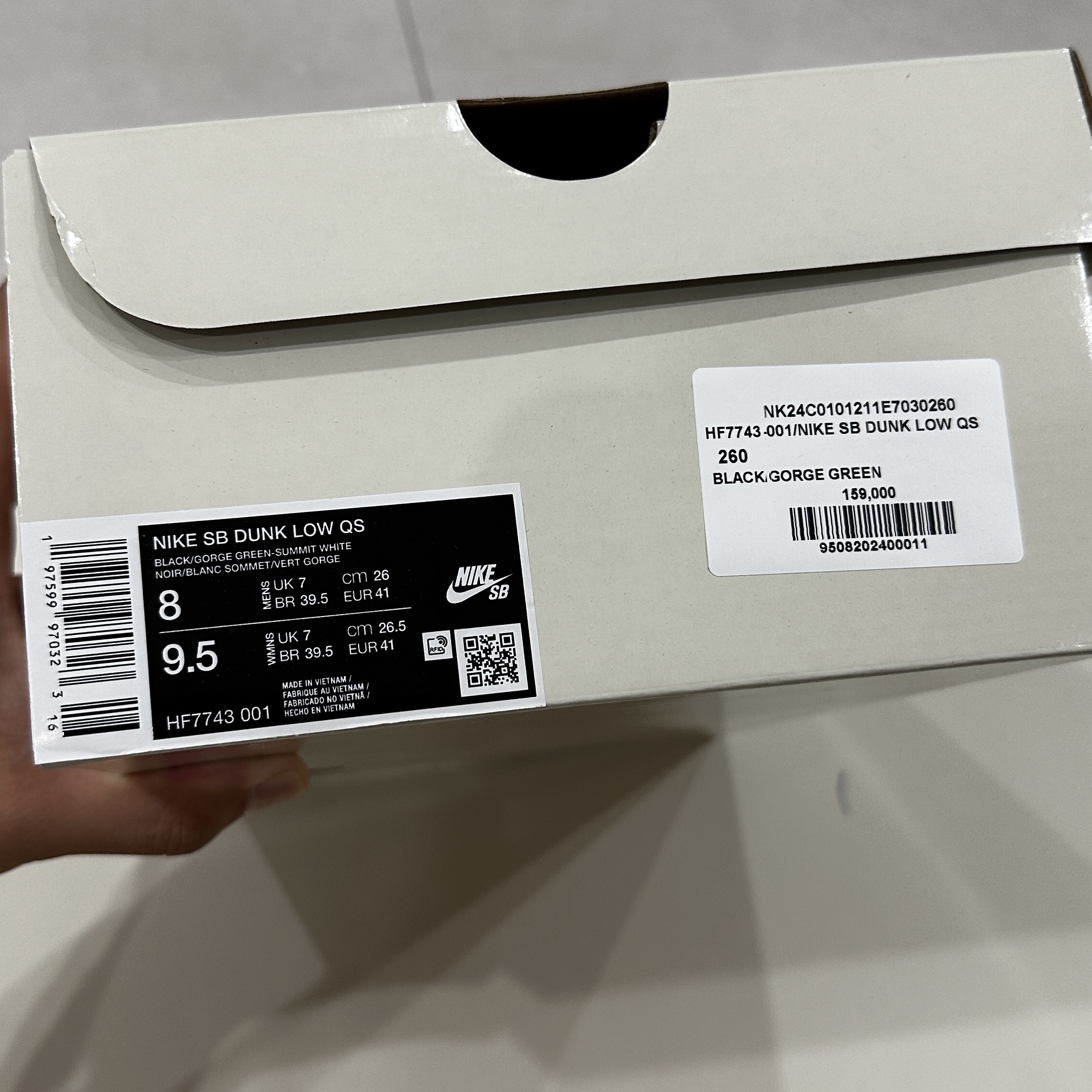 Nike x There SB Dunk Low Pro Anthracite and Gorge Green 착용 스타일 - 2