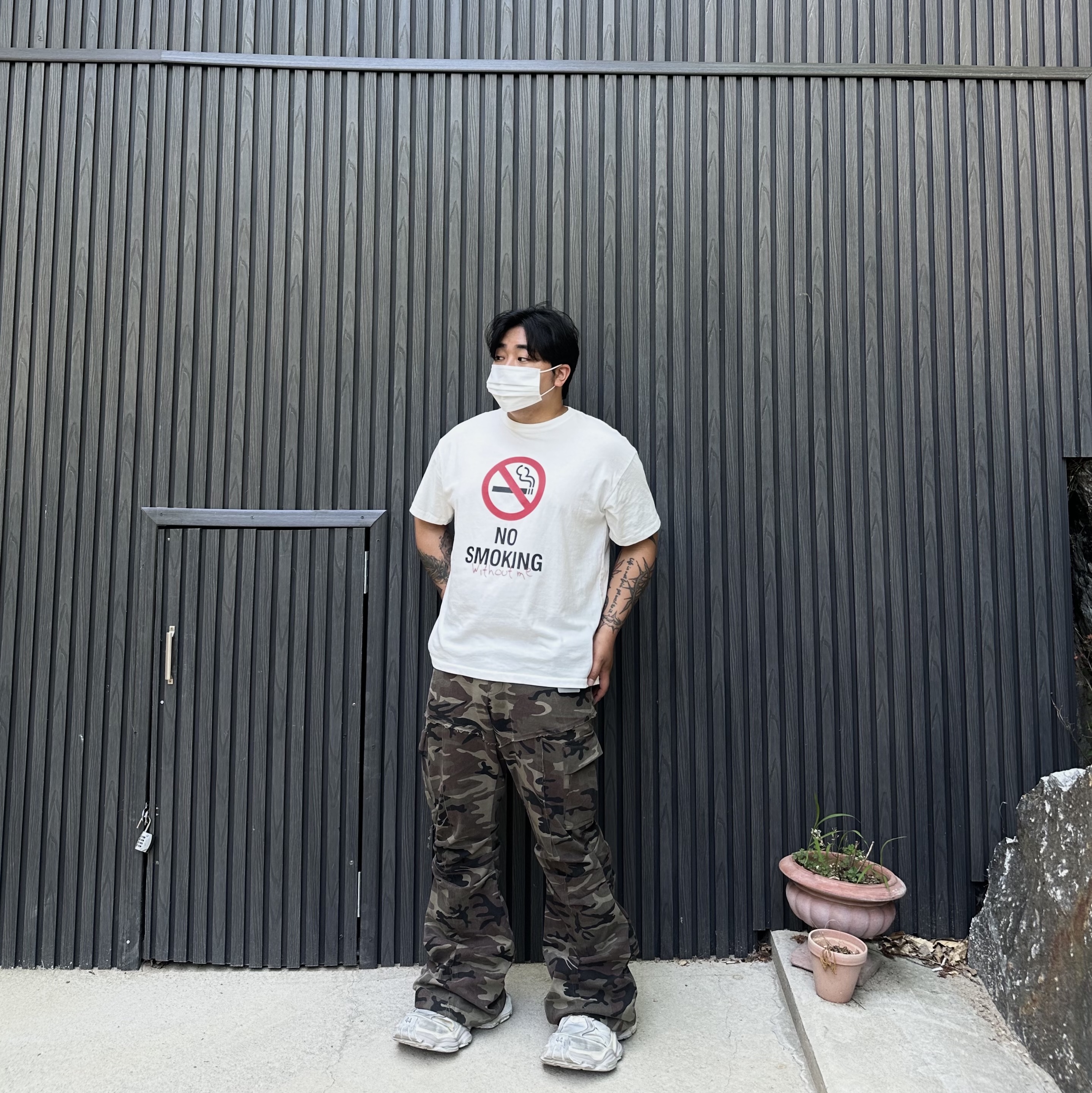Project G/R Membership Meme No Smoking Without Me T-Shirt White, Balenciaga Cargo Sneakers Beige 착용 스타일