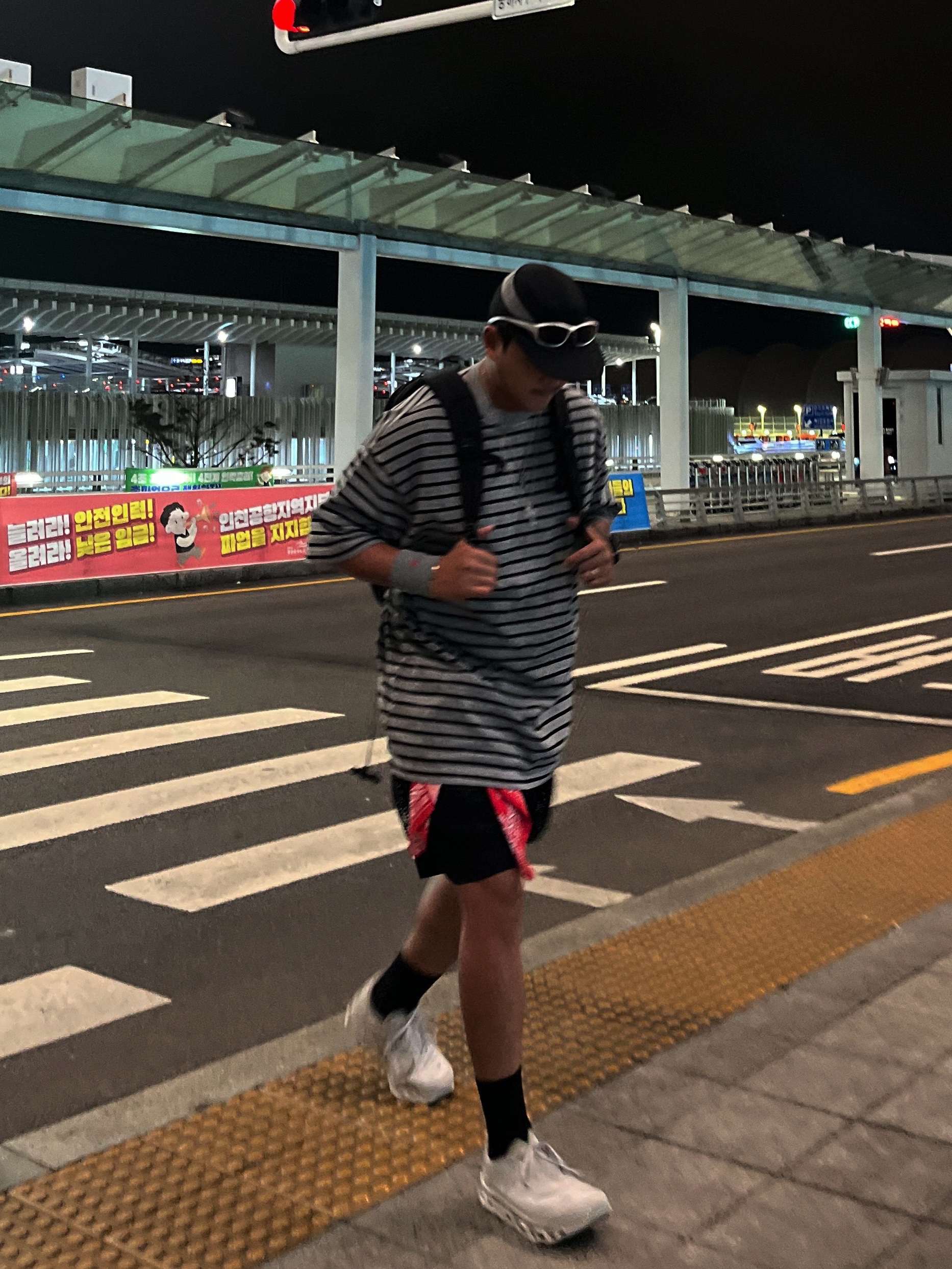 On Running x Post Archive Faction (Paf) Cloudmonster 2 Moondust Chalk, Nike ACG Snowgrass Cargo Shorts Black - Asia 착용 스타일 - 1