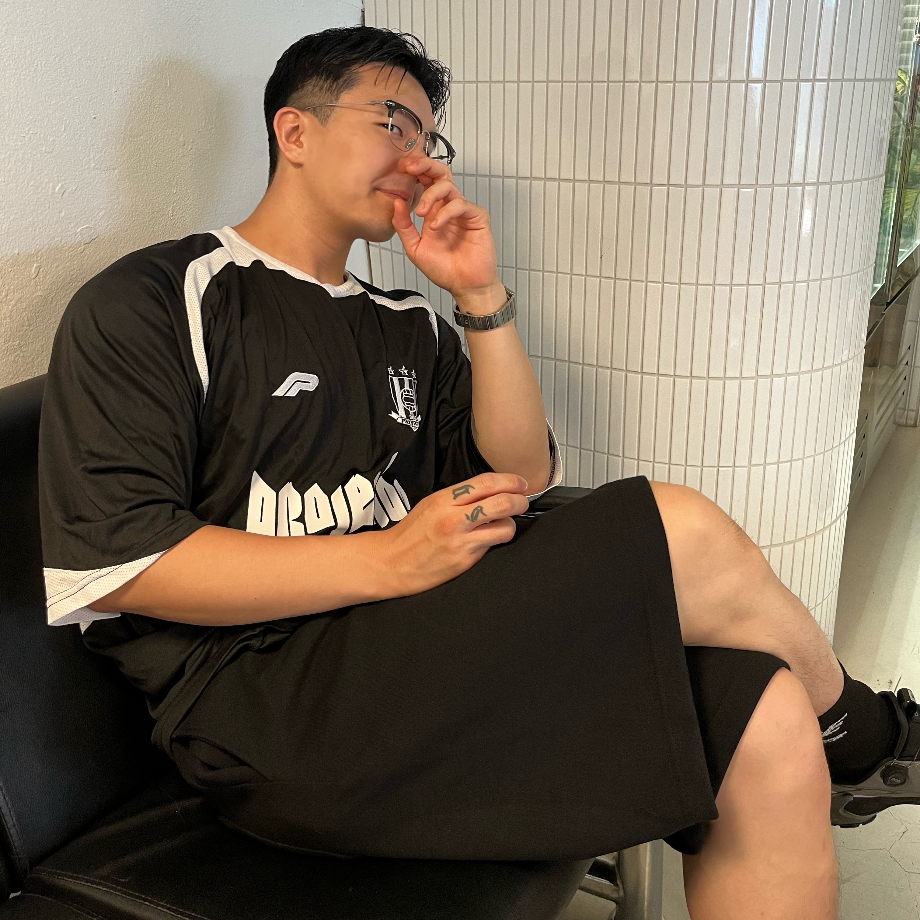 Project G/R Oversized Football Jersey Black, Palace x Umbro Socks Black - 24SS 착용 스타일 - 3