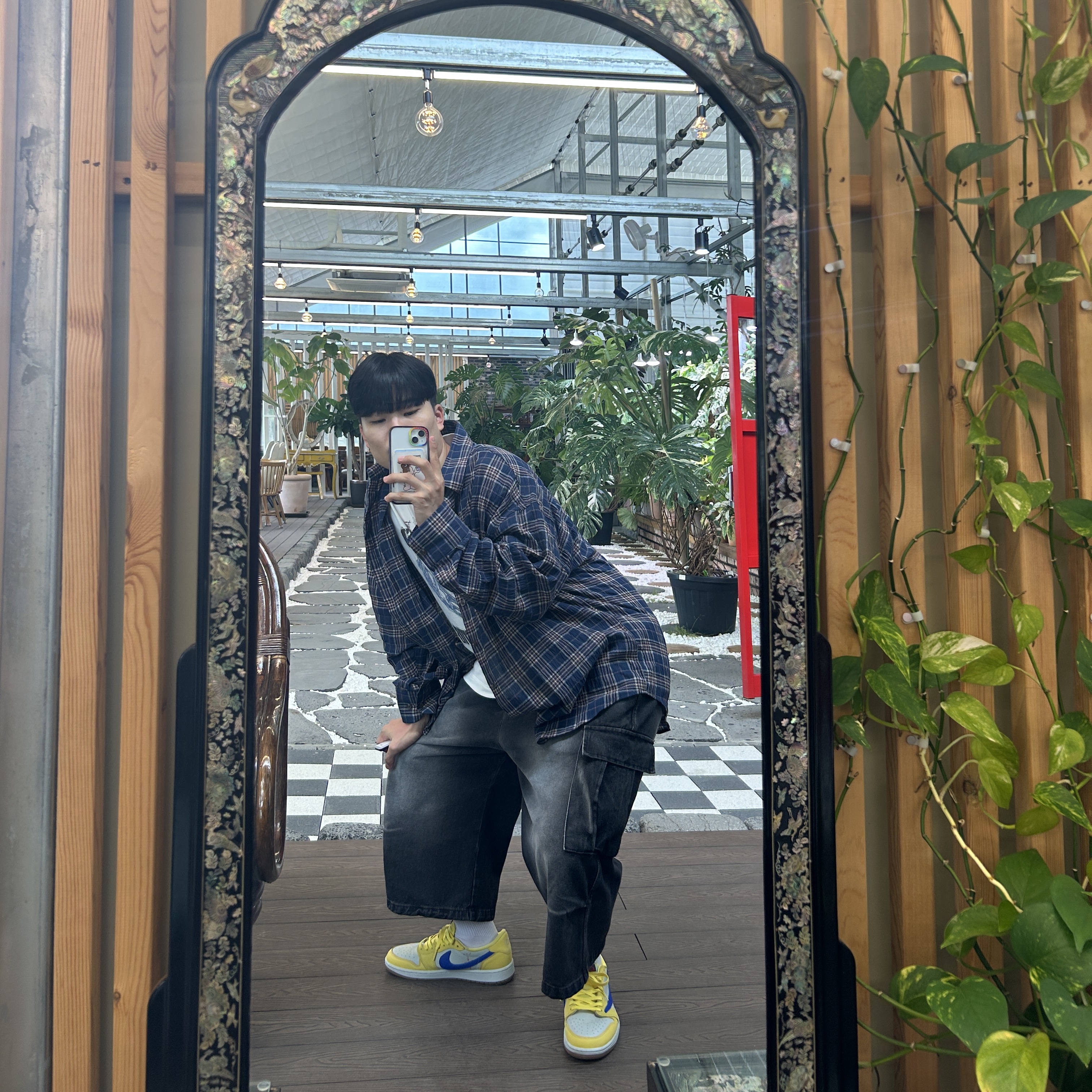 (W) Jordan 1 x Travis Scott Retro Low OG SP Canary 착용 스타일
