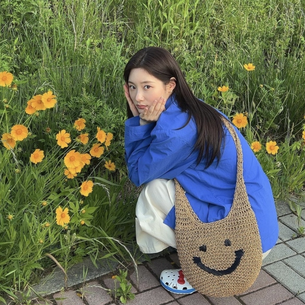 (W) Crocs x Hello Kitty Classic Clog White 착용 스타일 - 1