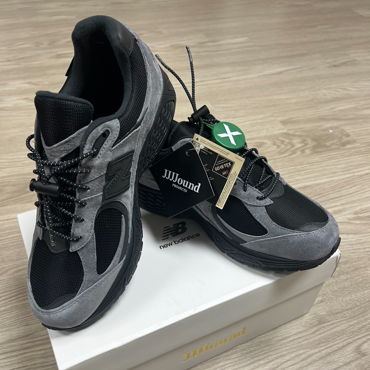 New Balance x JJJJound 2002R Gore-Tex Charcoal 착용 스타일