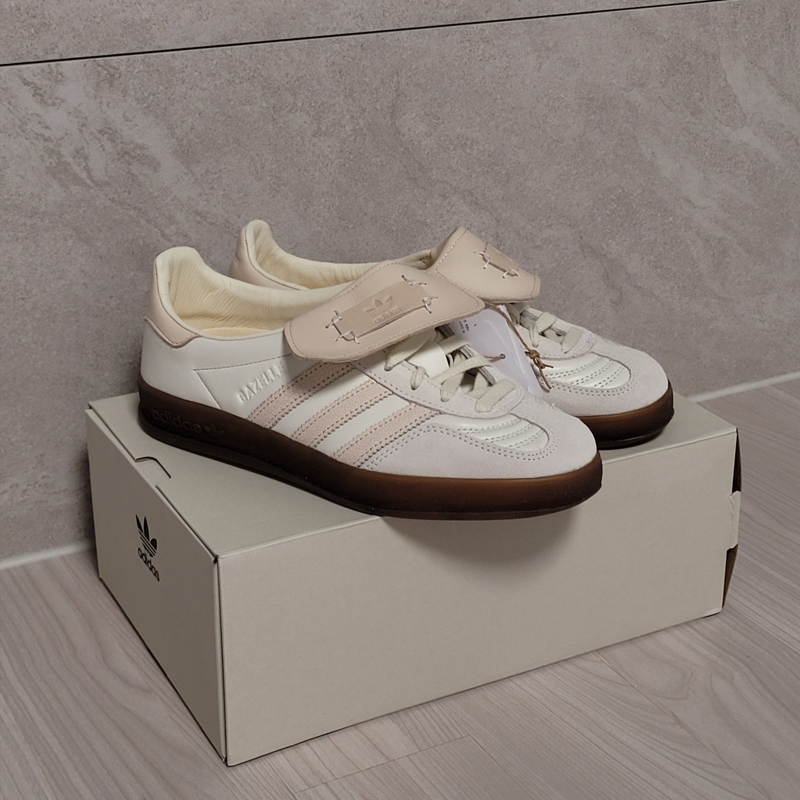 Adidas x Foot Industry Gazelle Indoor Off White Sand Strata 착용 스타일