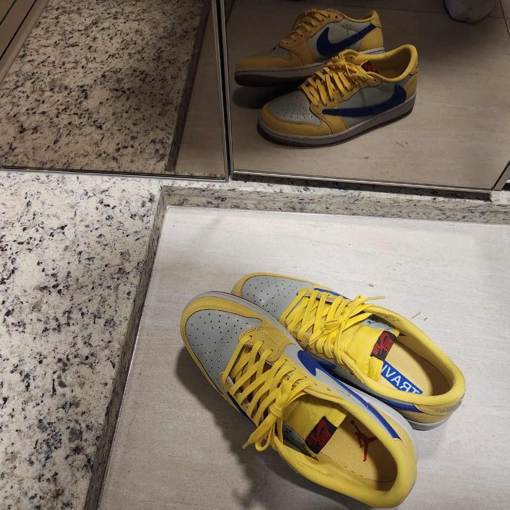 (W) Jordan 1 x Travis Scott Retro Low OG SP Canary 착용 스타일 - 3