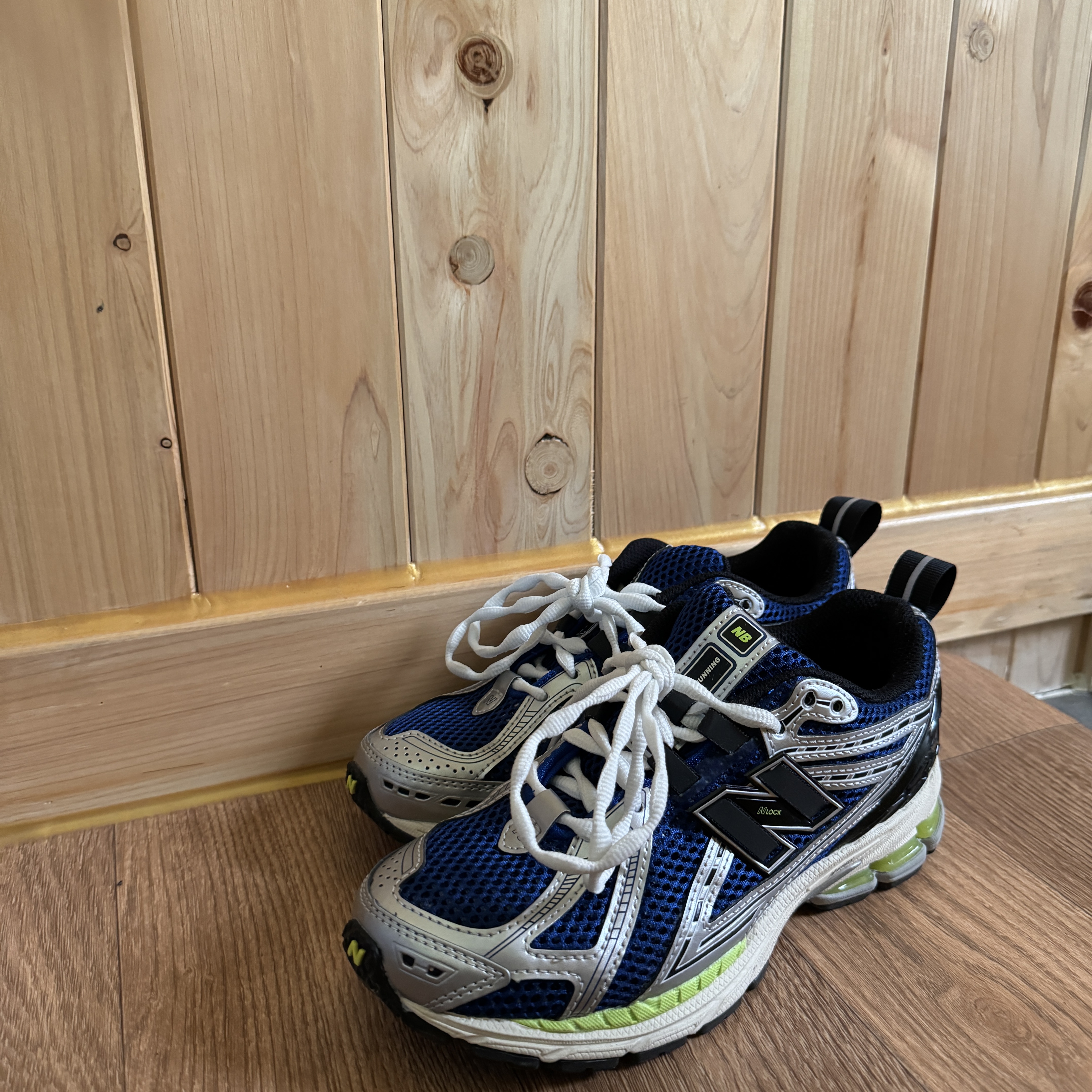 New Balance 1906R Team Royal Thirty Watt 착용 스타일
