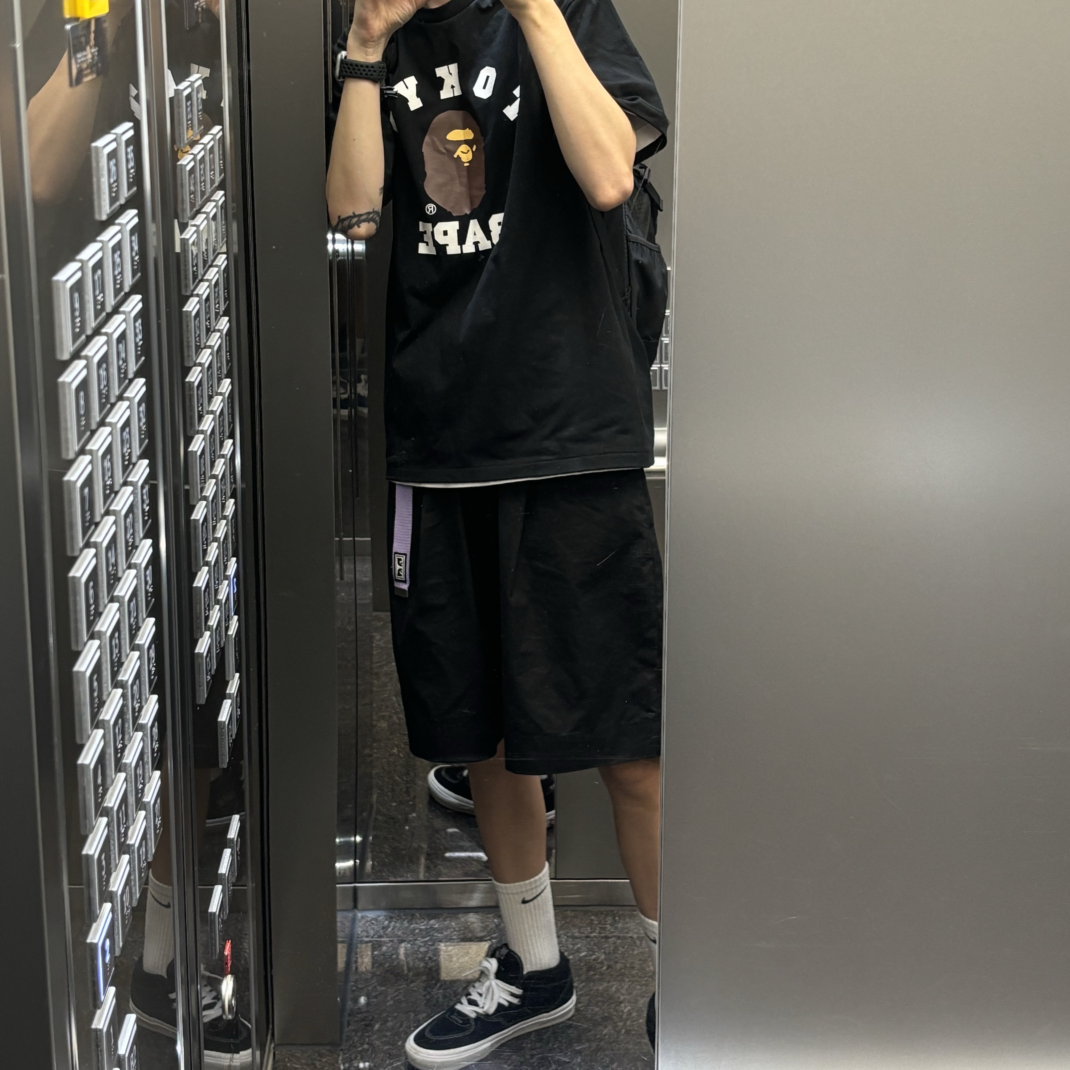 BAPE Tokyo College City T-Shirt Black, Vans Skate Half Cab Black 착용 스타일
