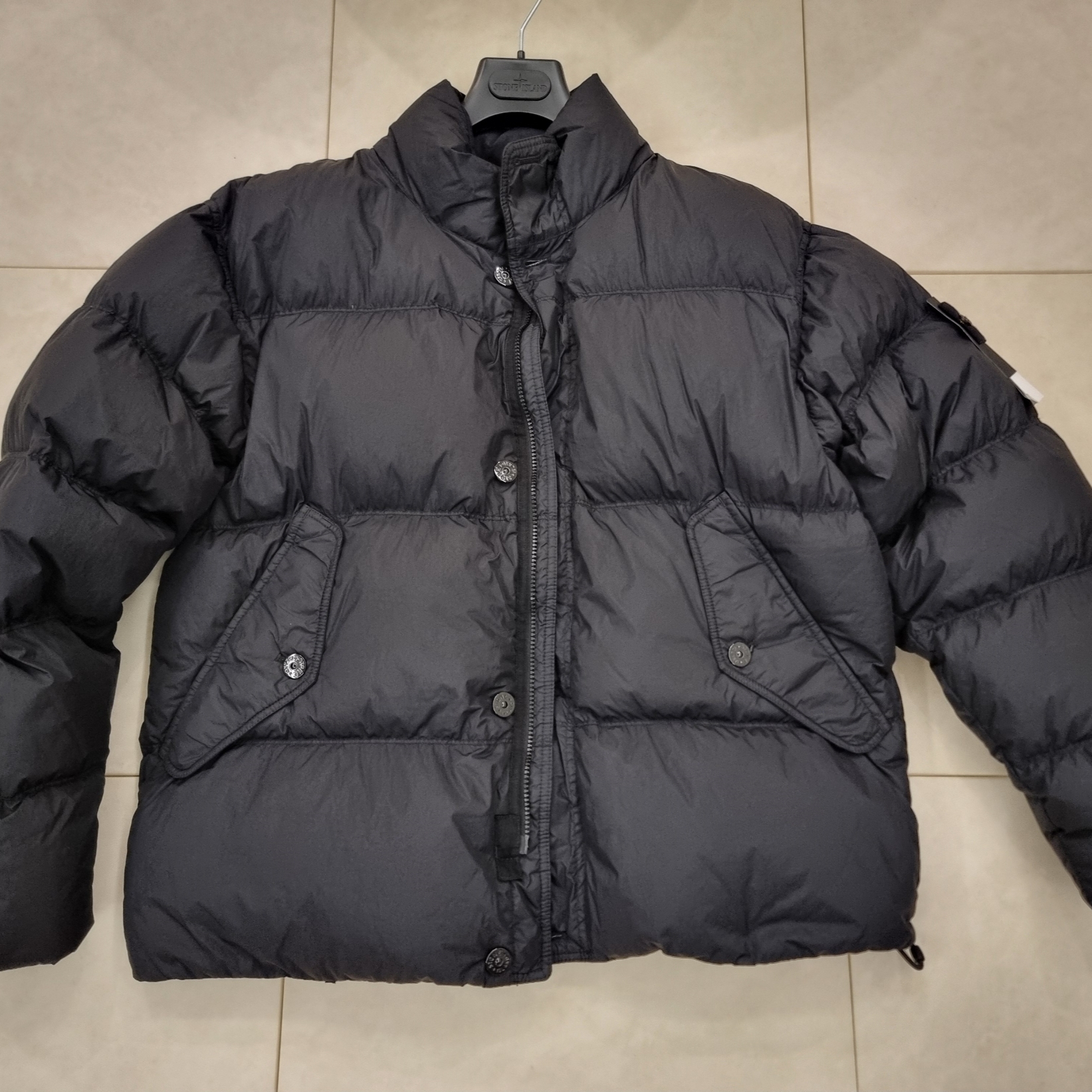 Stone Island 40123 Garment Dyed Crinkle Reps R-NY Down Jacket Black - 24FW, Stone Island 40223 Garment Dyed Crinkle Reps Down Jacket Black - 21FW 착용 스타일 - 1