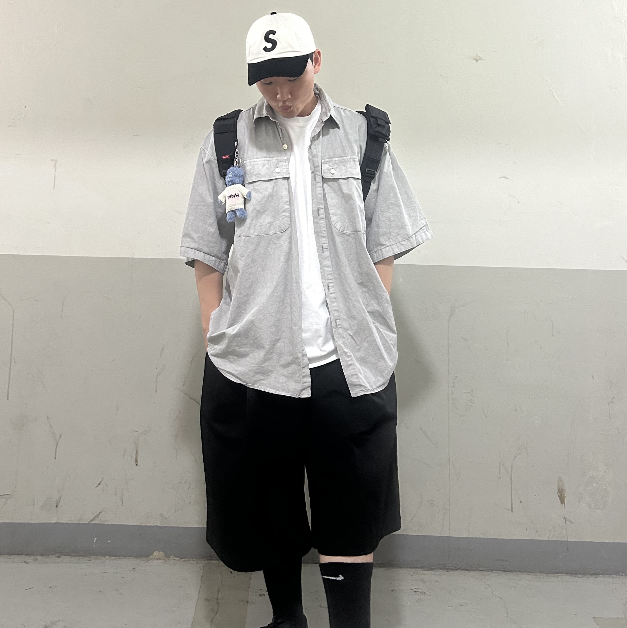 Supreme 2-Tone S Logo 6-Panel Stone - 24SS, Monamhee Love Flexy Keyring Blue 착용 스타일 - 3