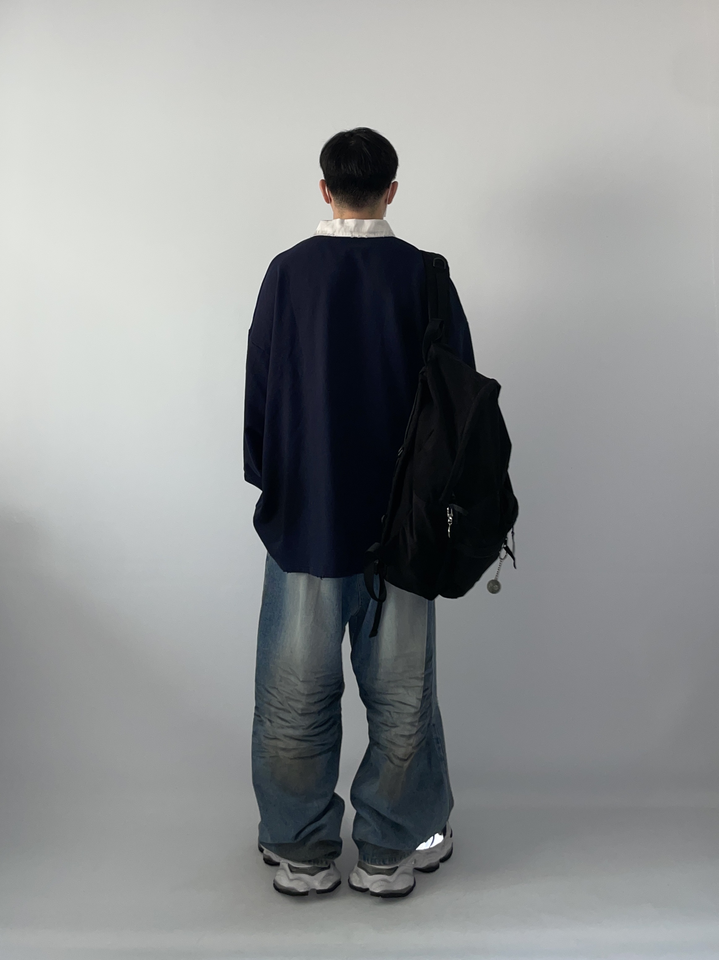 Balenciaga Cargo Sneakers White Grey 착용 스타일 - 3
