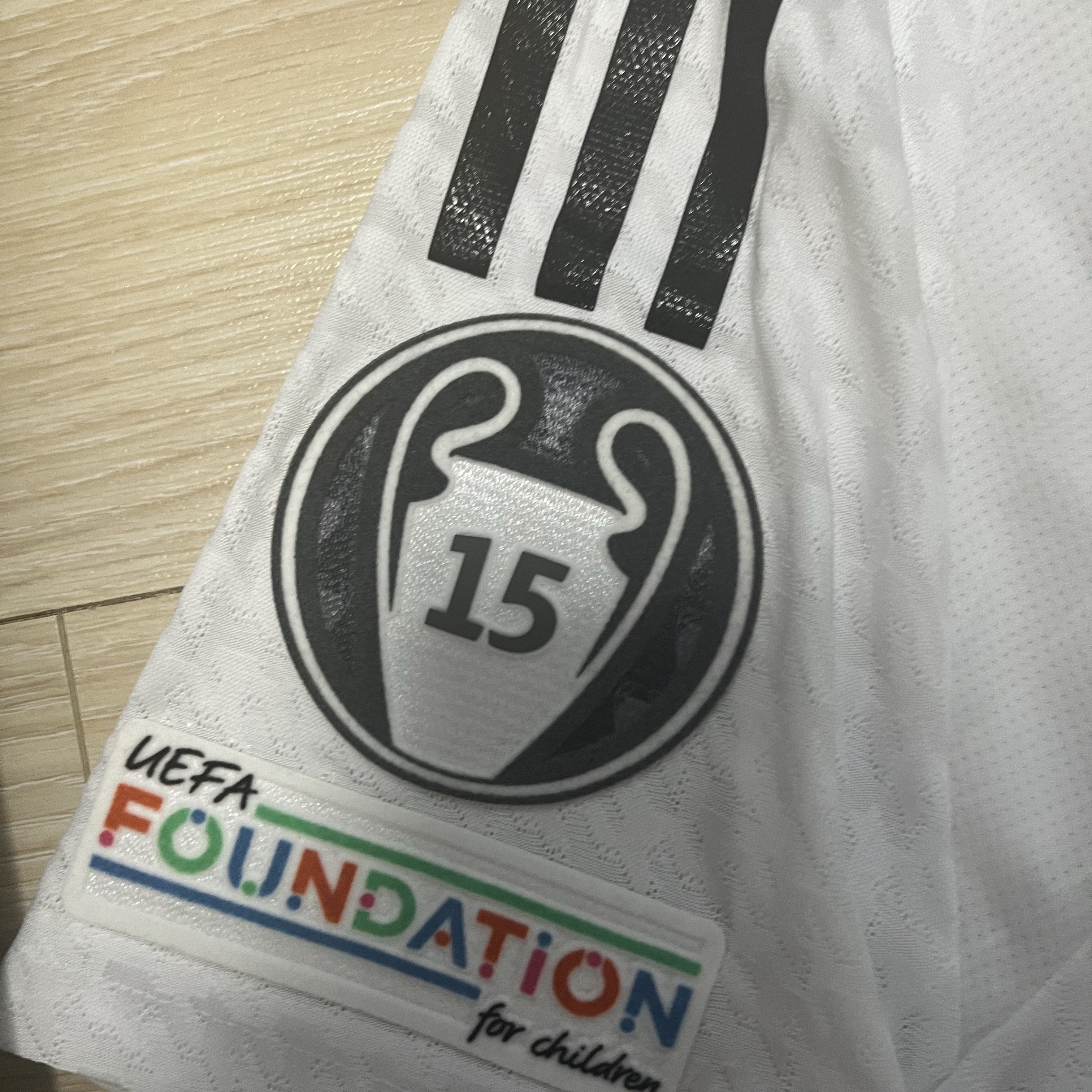 Adidas Real Madrid 2024/25 Home Authentic Jersey White - KR Sizing (Non Marking Ver.), Adidas Real Madrid 2024/25 Home Jersey White - KR Sizing (Non Marking Ver.) 착용 스타일 - 3
