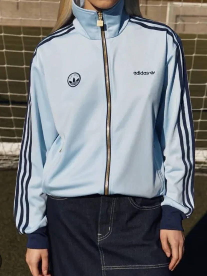 (W) Adidas Firebird Badge Track Top Clear Sky - KR Sizing 착용 스타일