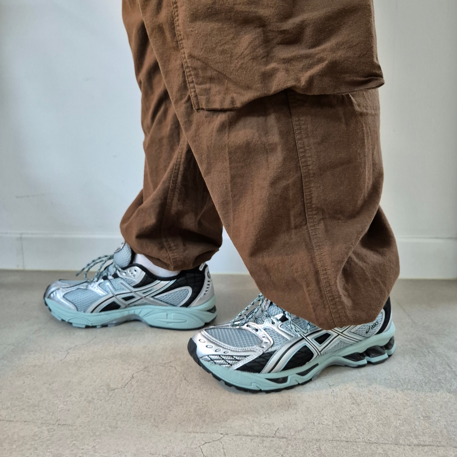 Asics Gel-Nimbus 10.1 Ocean Haze Pure Silver 착용 스타일 - 1