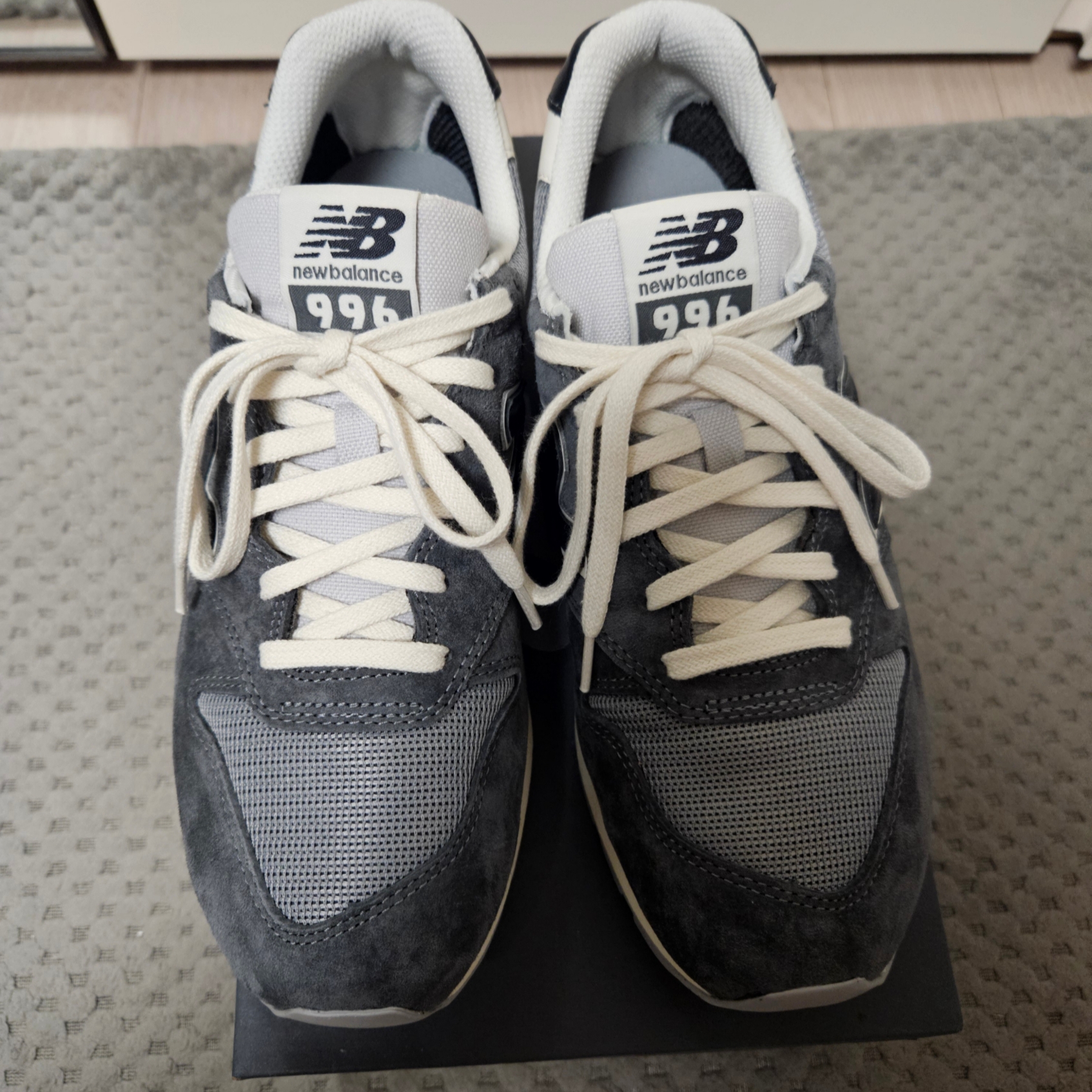 New Balance 996 Castlerock Shadow Grey 착용 스타일 - 1