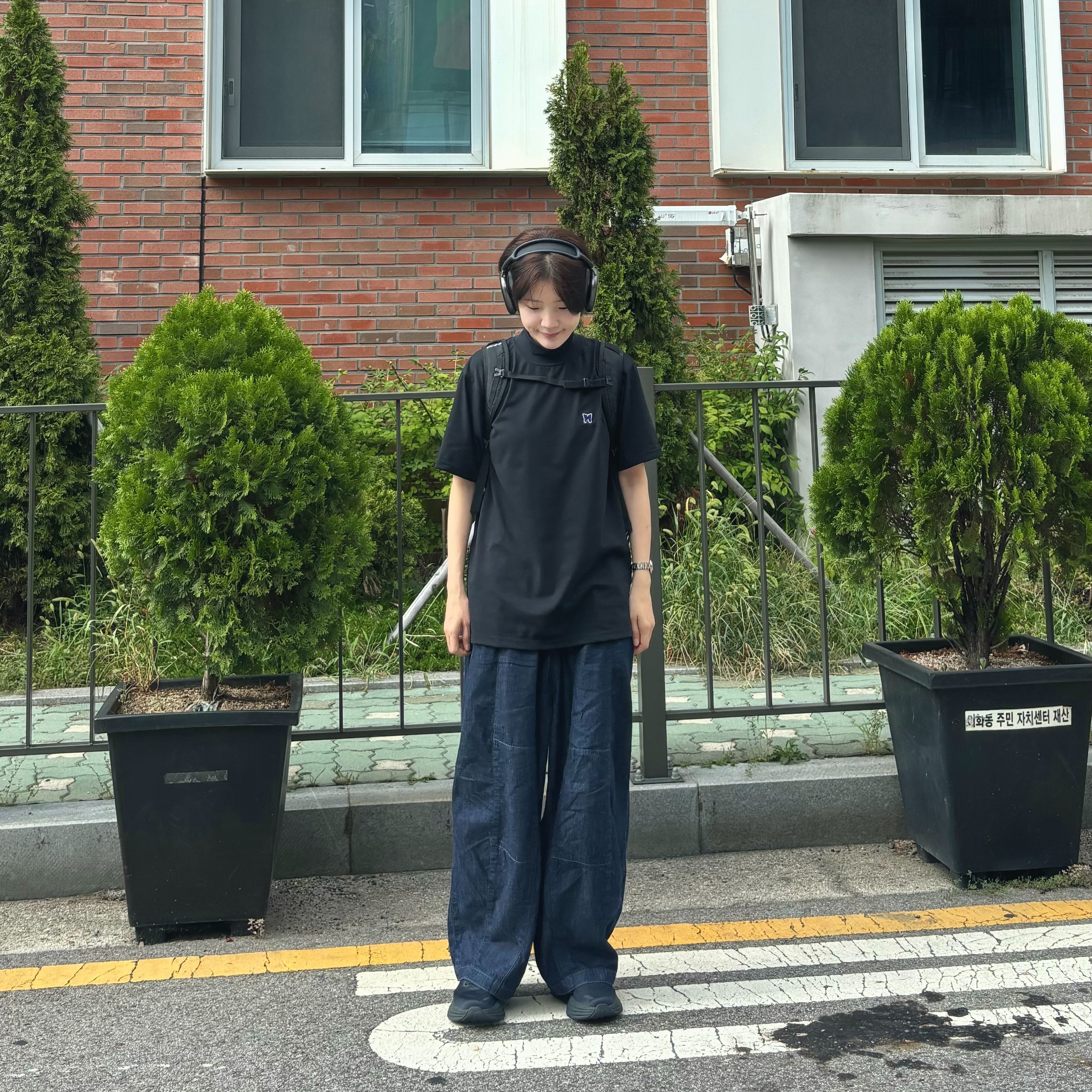 (W) Hoka Bondi 8 Black - Wide, Needles Denim Fatigue H.D Pants Indigo 착용 스타일 - 1
