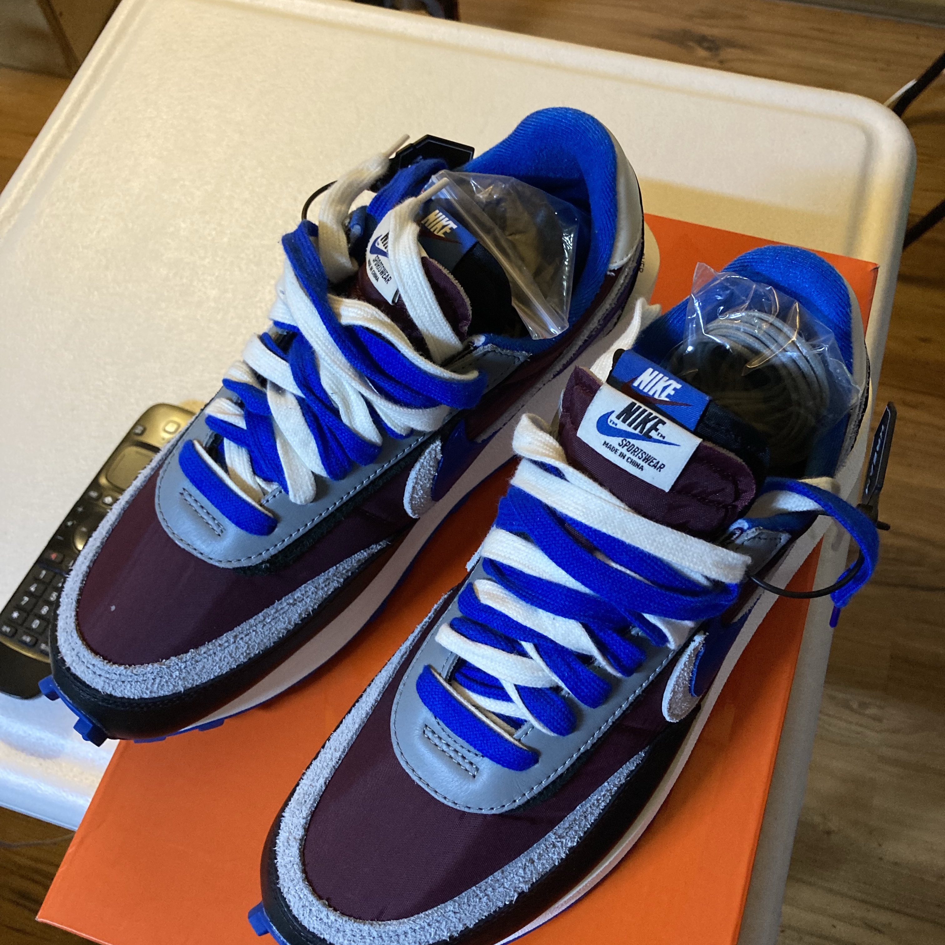 Nike x Sacai x Undercover LDWaffle Night Maroon Team Royal 착용 스타일