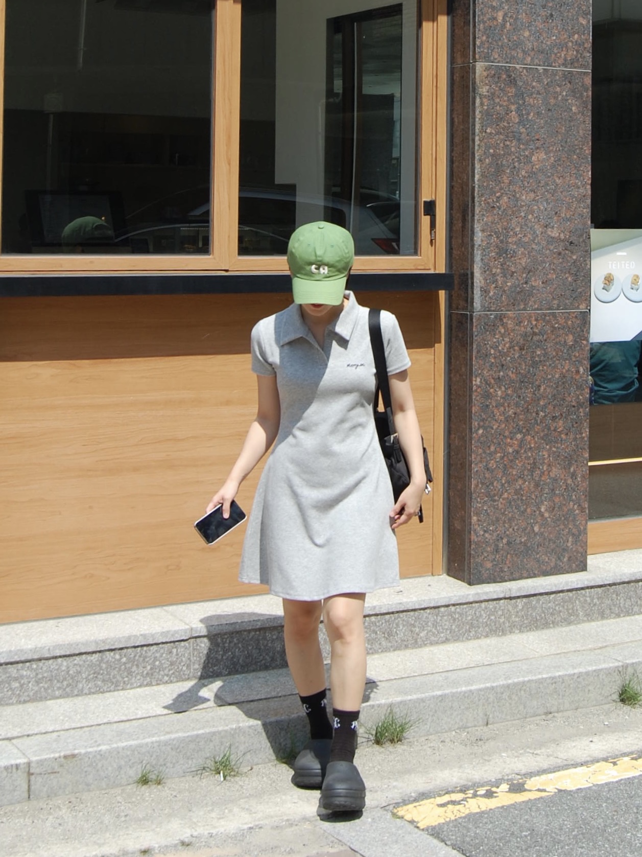 (W) Adidas Adifom Stan Smith Mule Core Black, Prada Re-Nylon Small Backpack Black 착용 스타일