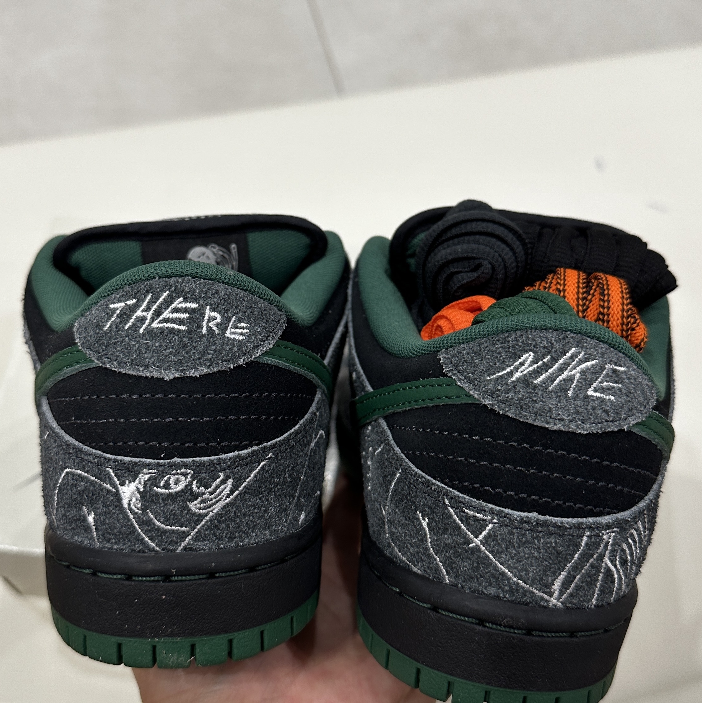 Nike x There SB Dunk Low Pro Anthracite and Gorge Green 착용 스타일 - 9
