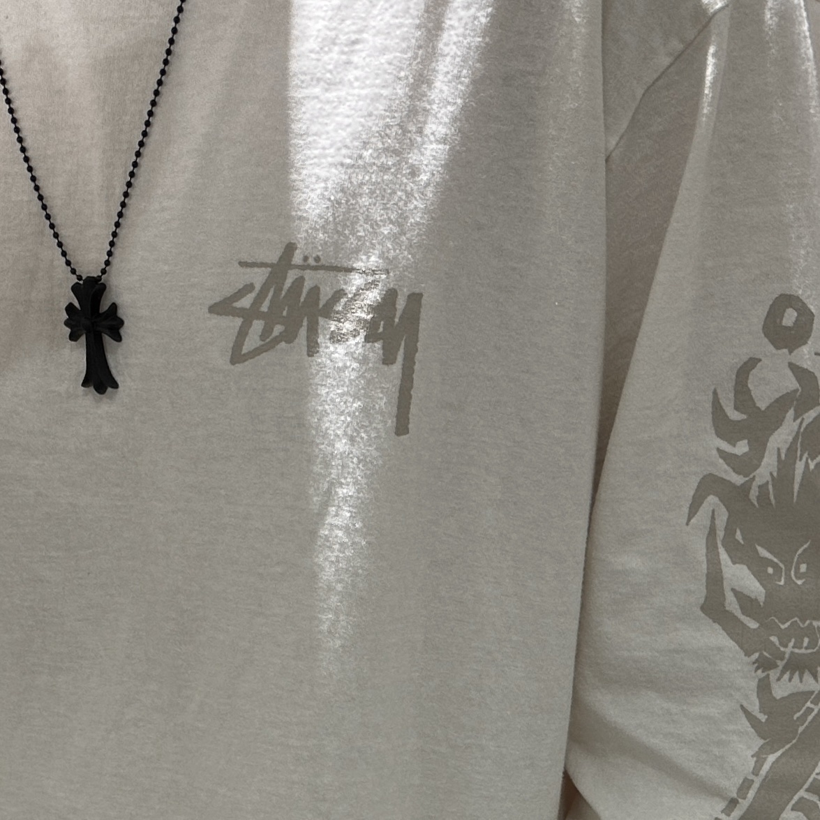 Chrome Hearts Silichrome CH Cross Pendant Black 2022/2023/2025, Stussy Dragons Pigment Dyed LS T-Shirt Natural 착용 스타일 - 5