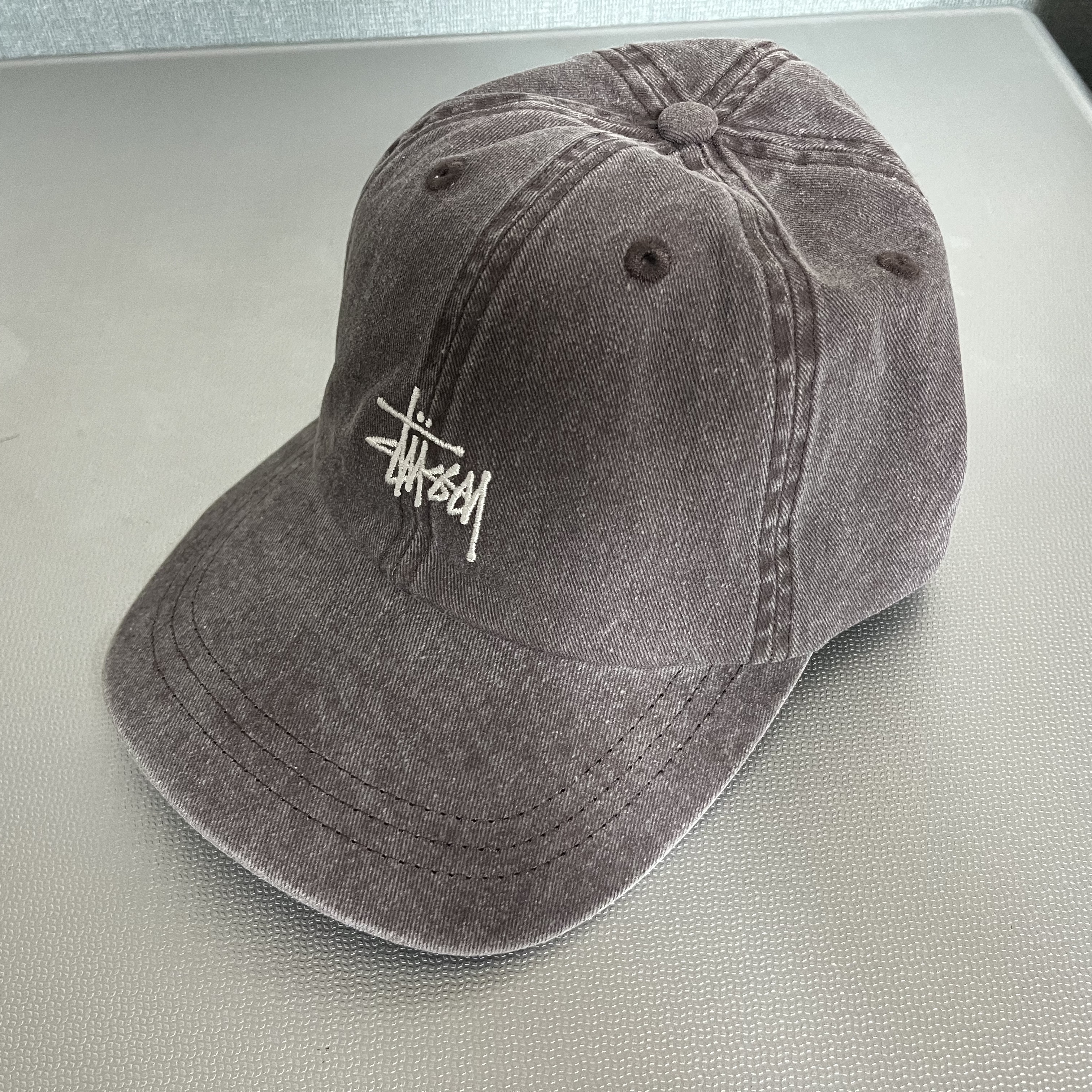 Stussy Low Pro Basic Washed Strapback Mocha 착용 스타일