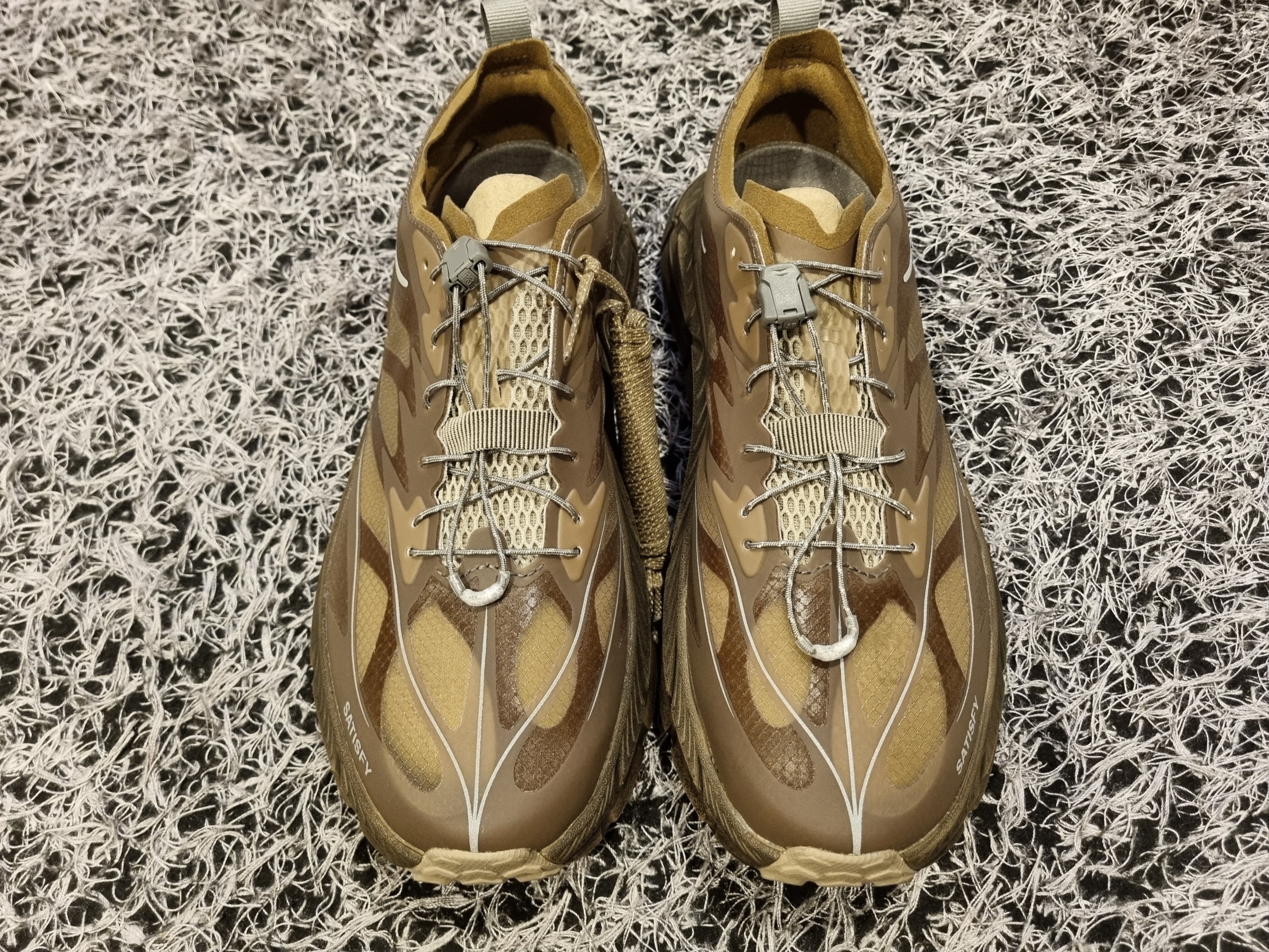 Hoka x Satisfy Mafate Speed 4 Lite Rubber 착용 스타일 - 4
