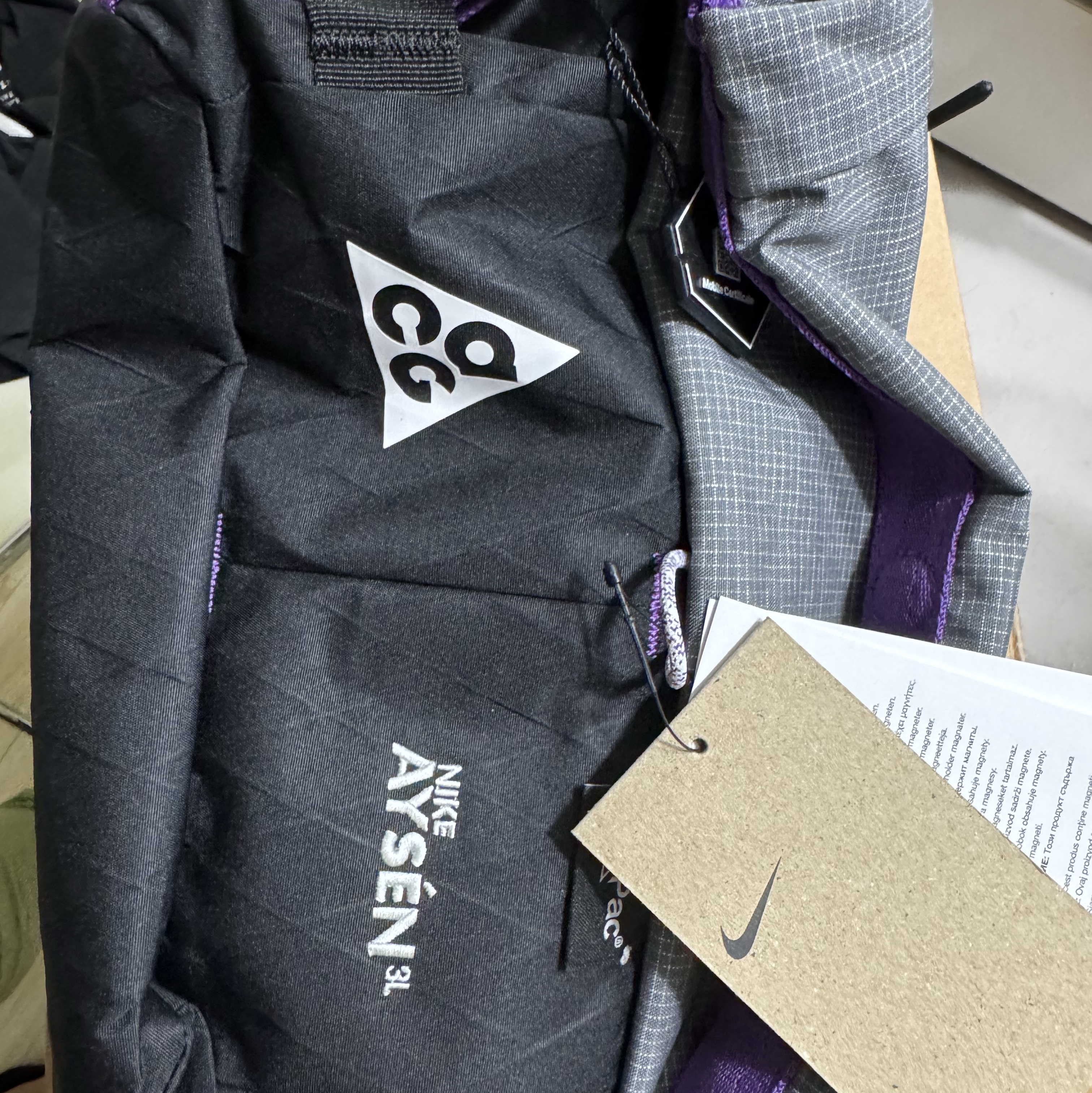 Nike ACG Aisen Penny Pack 3L Black Cool Grey, Nike Elemental Premium Fanny Pack 8L Black 착용 스타일 - 1