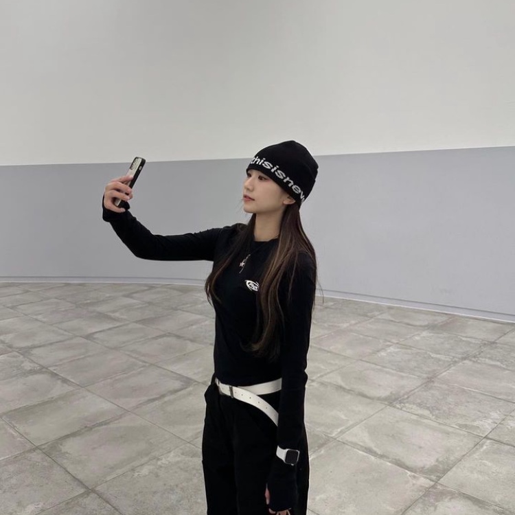 Thisisneverthat SP-Logo No Cuff Beanie Black, Thug Club Thug Pants (2) Black 착용 스타일