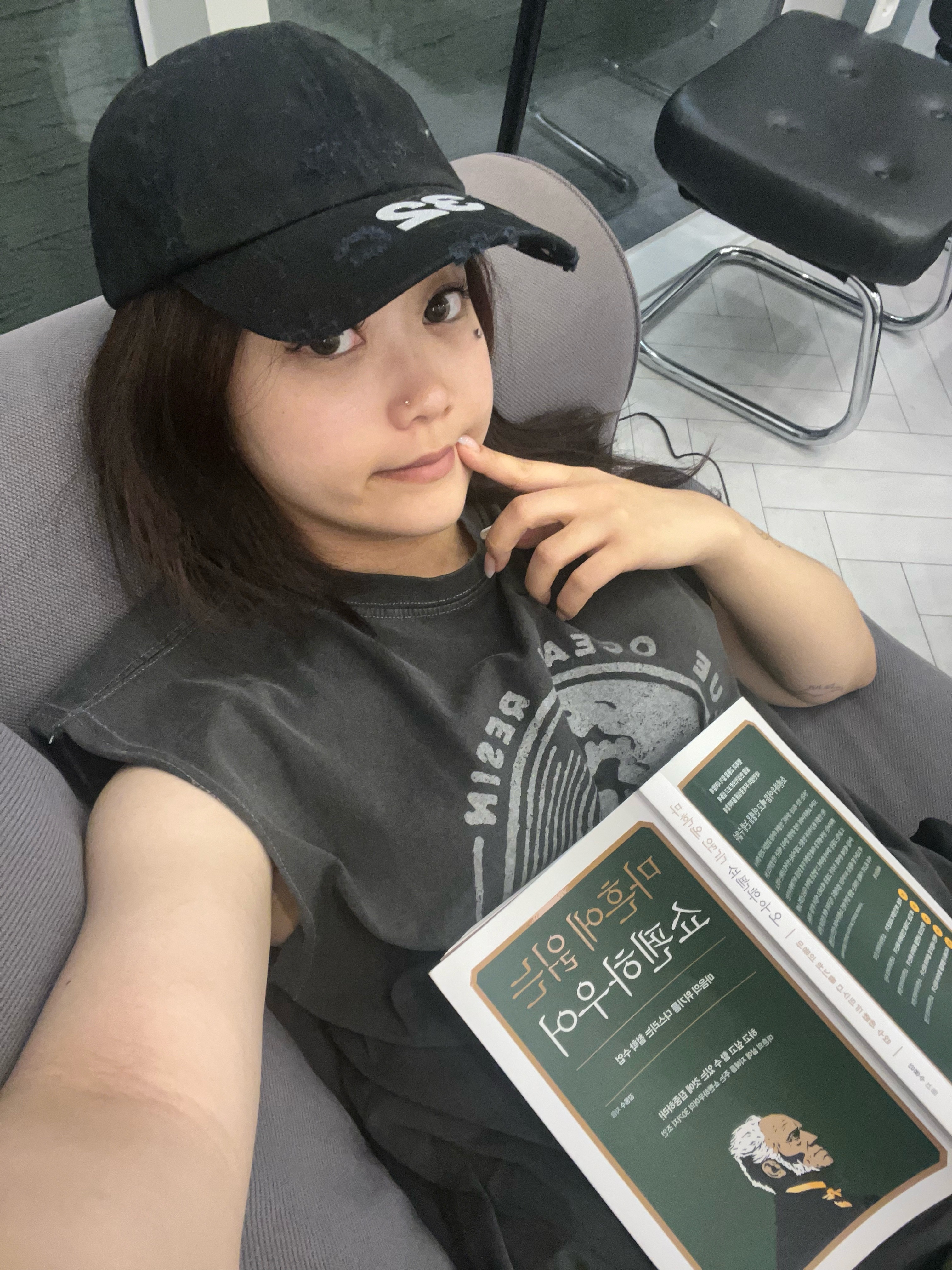 032c Multimedia Cap Washed Black 착용 스타일