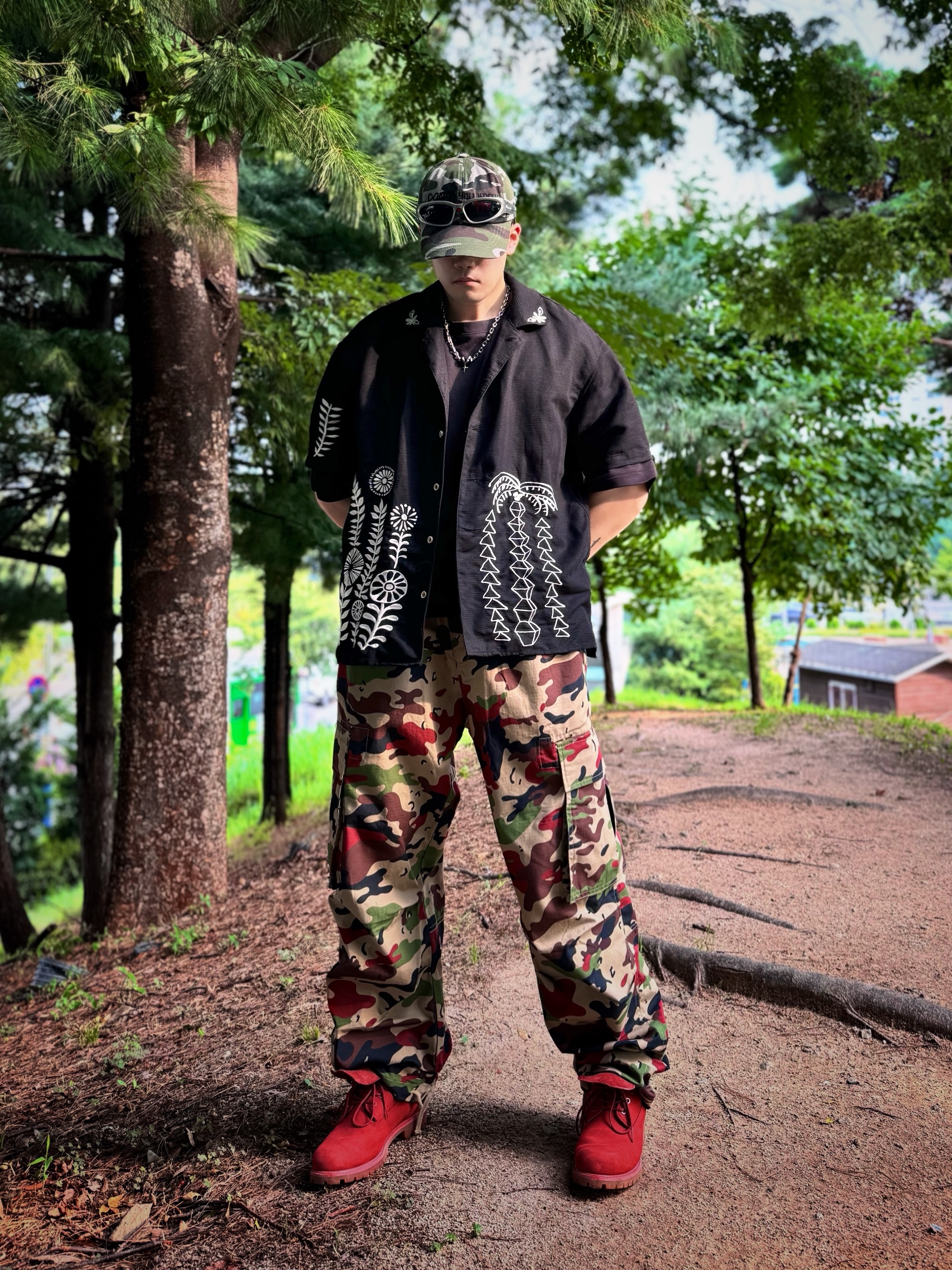 [KREAM 단독] ADSB Andersson Bell May Embroidery Open Collar Shirts Black, Timberland Premium 6 inch Waterproof Boot Red - Wide 착용 스타일 - 3