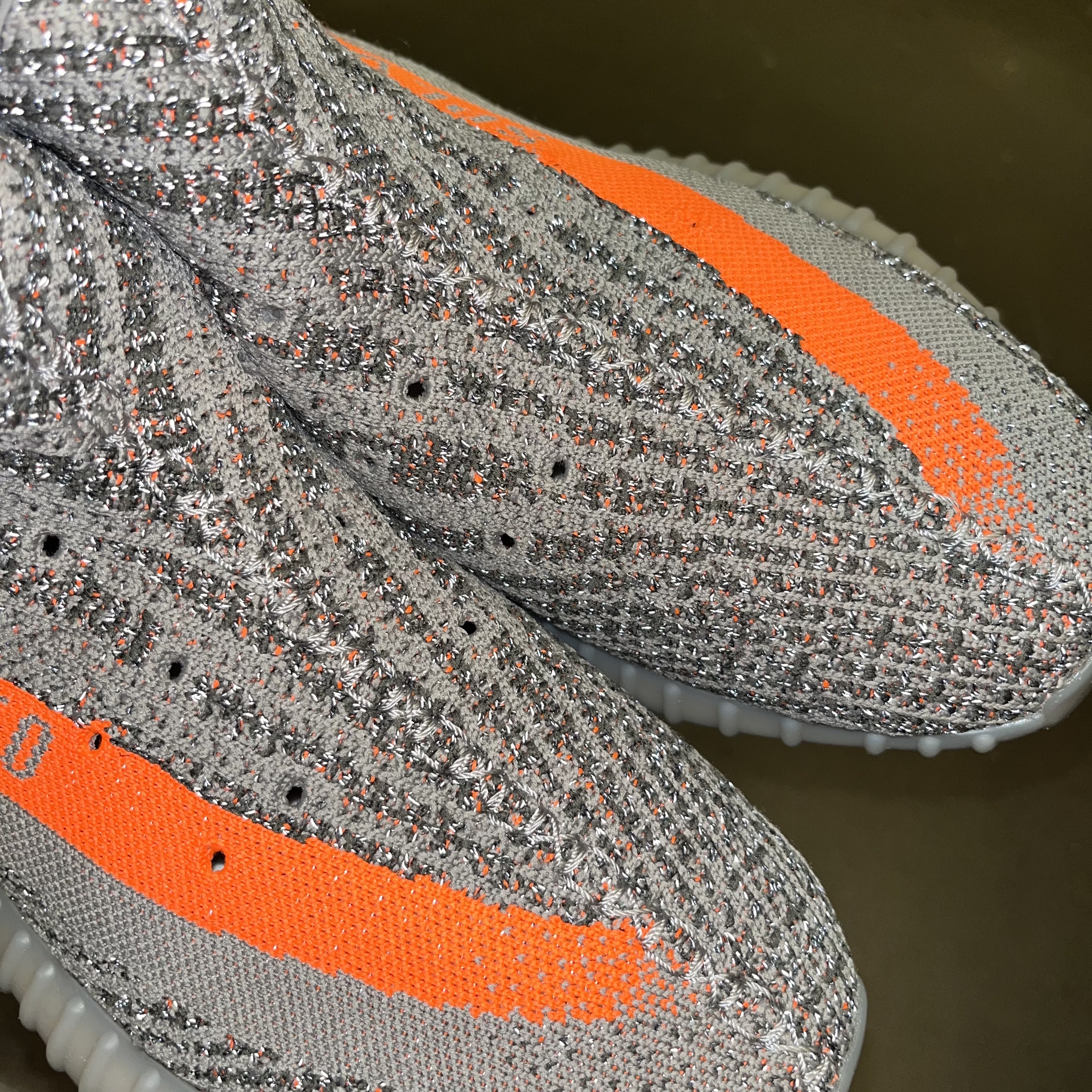 Adidas Yeezy Boost 350 V2 Beluga - Reflective 착용 스타일 - 2