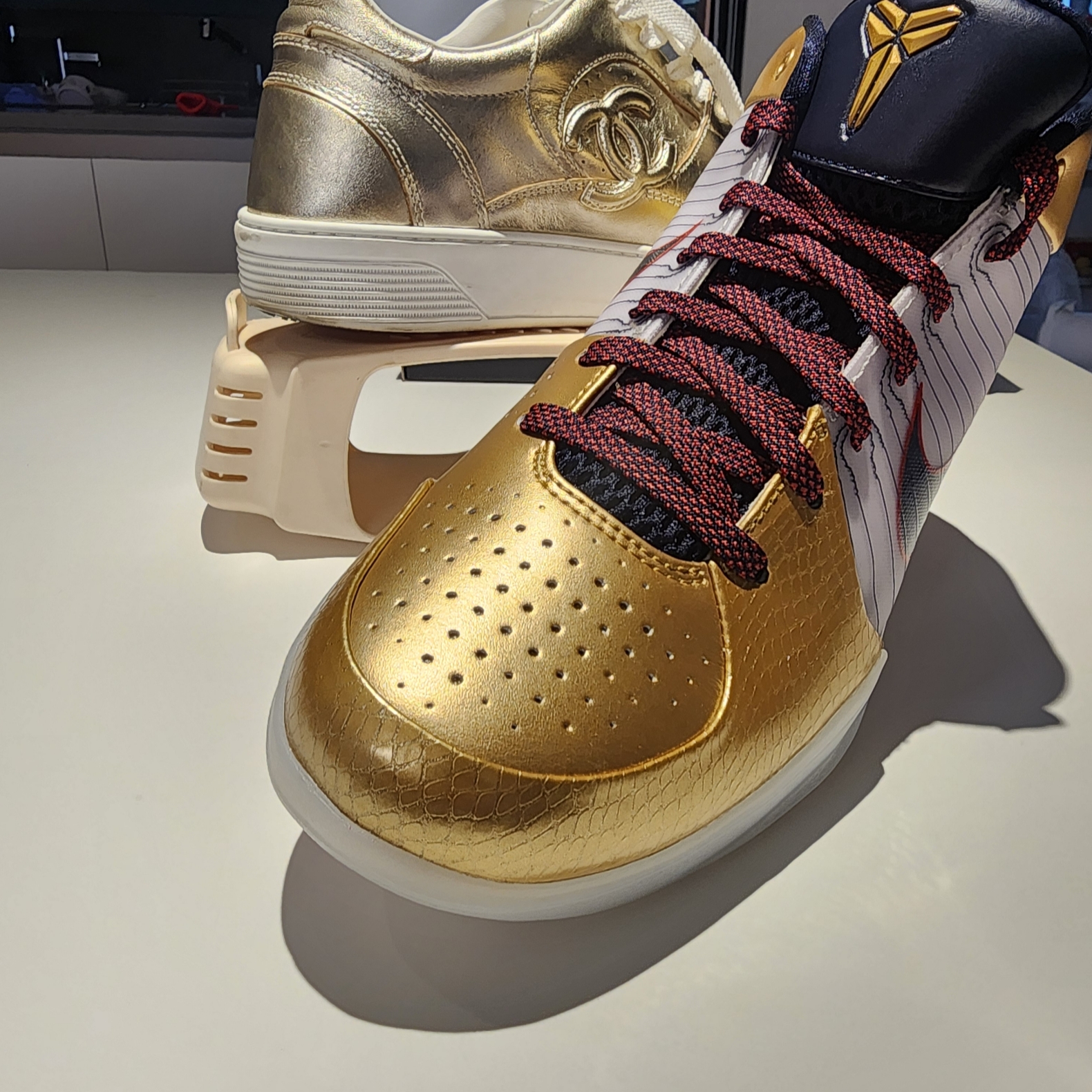 Nike Kobe 4 Protro Metallic Gold and Dark Obsidian 착용 스타일 - 8
