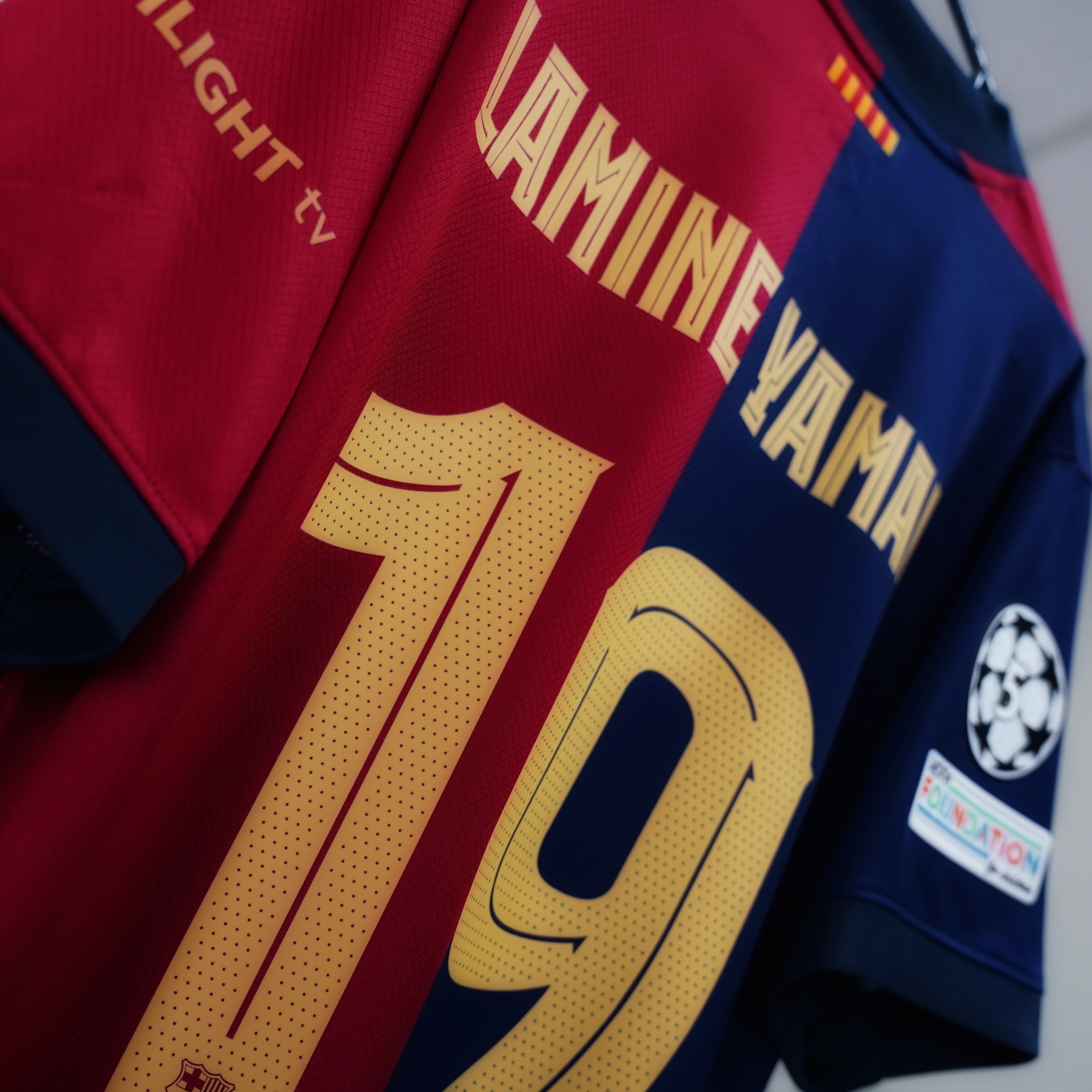 Nike FC Barcelona 2024/25 Dri-Fit Stadium Home Jersey Deep Royal Blue Noble Red (Non Marking Ver.) 착용 스타일