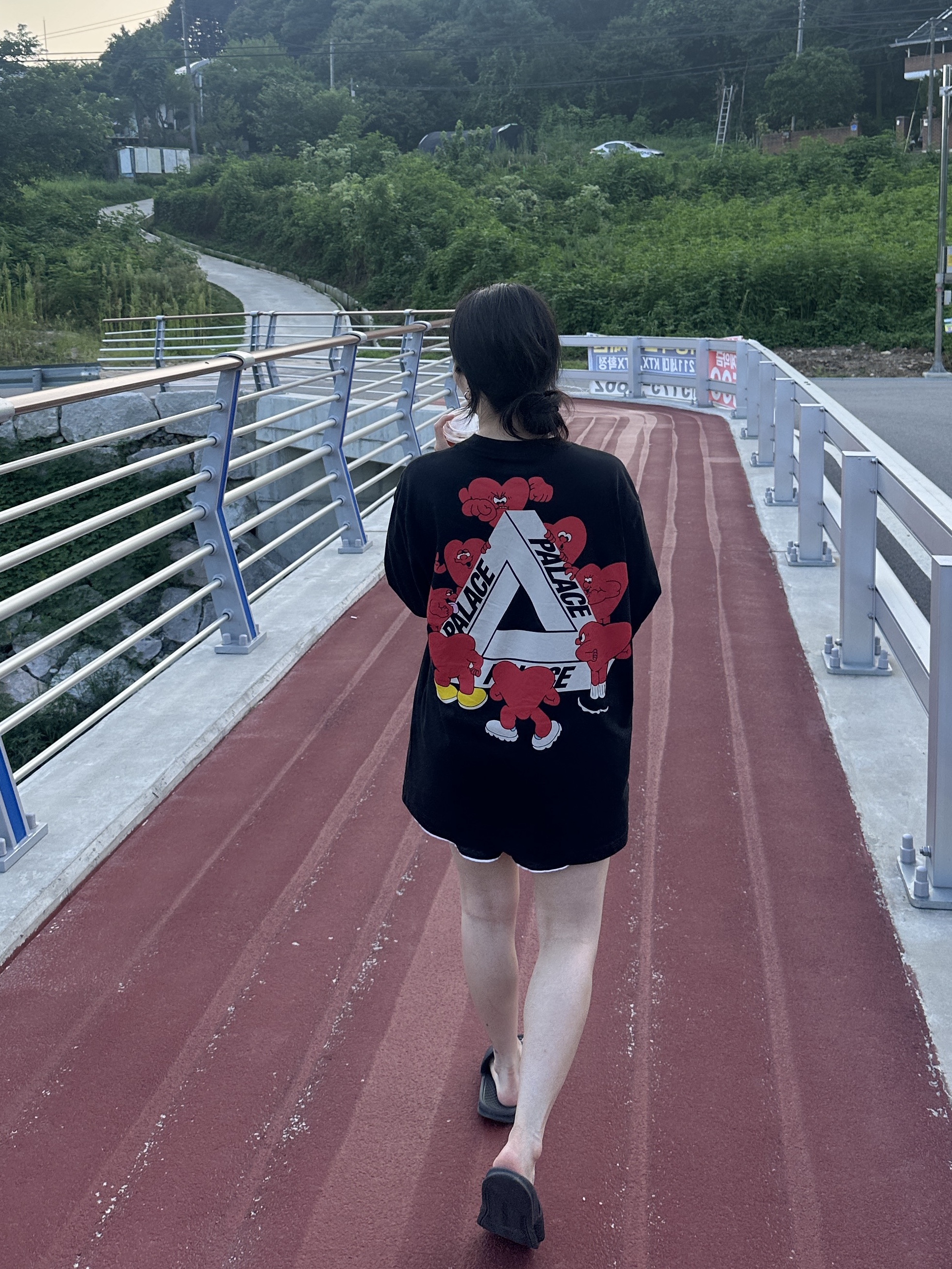 Palace Tri-Hearts T-Shirt Black - 24SS 착용 스타일