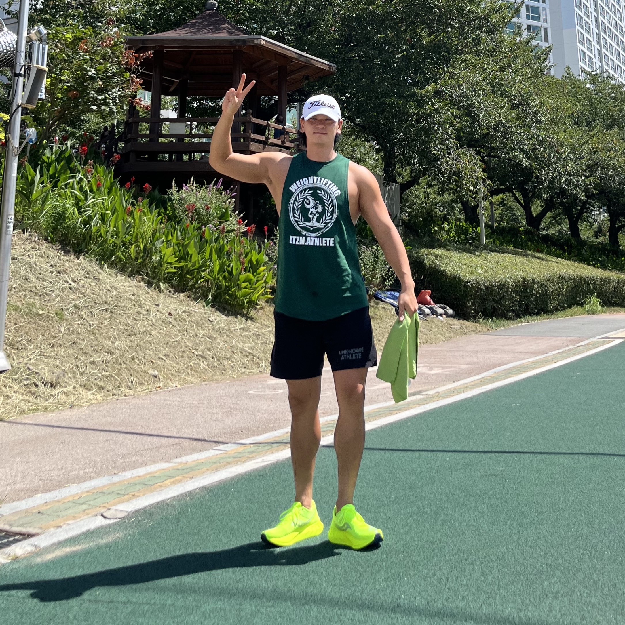 Saucony Endorphin Pro 4 Citron Silver 착용 스타일 - 1