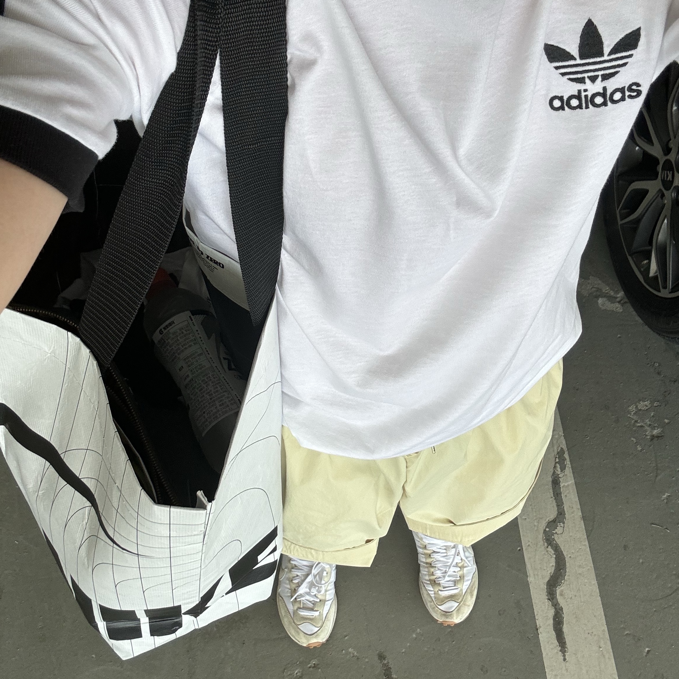 Adidas Adicolor Classics 3-Stripes T-Shirt White - KR Sizing, Nike x Sacai VaporWaffle White and Gum 착용 스타일