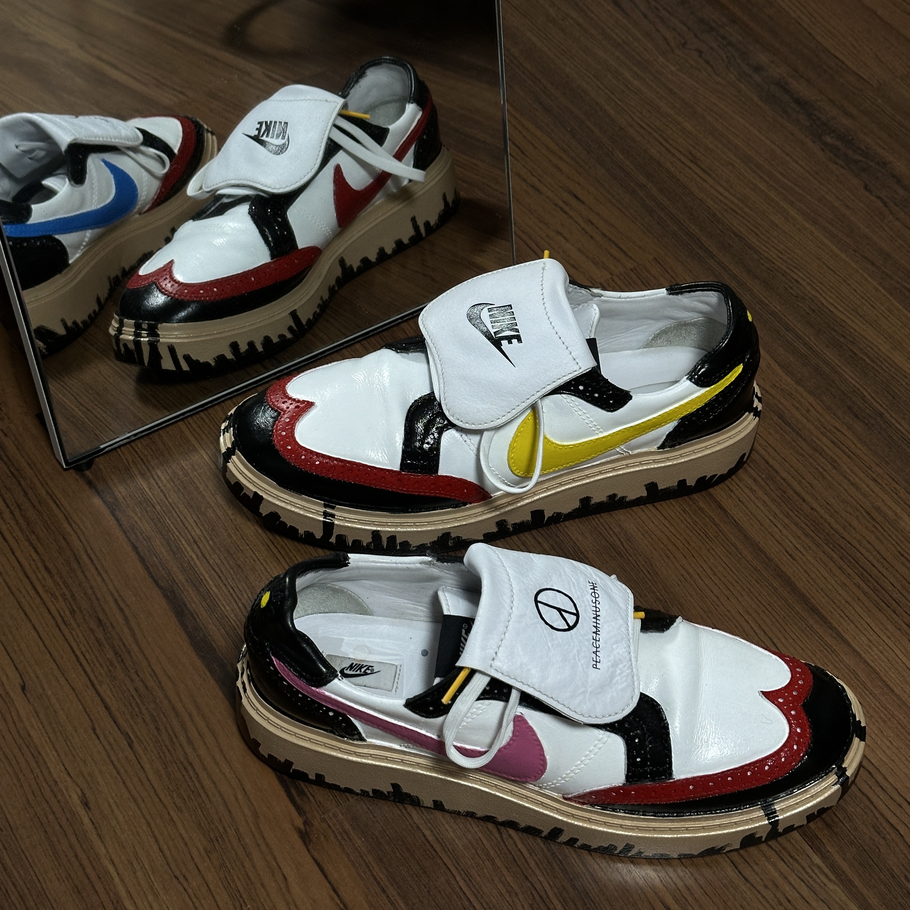 Nike x Peaceminusone Kwondo1 White, Nike x Peaceminusone Air Force 1 Low Para-Noise 3.0 Black and Multicolor 착용 스타일 - 1
