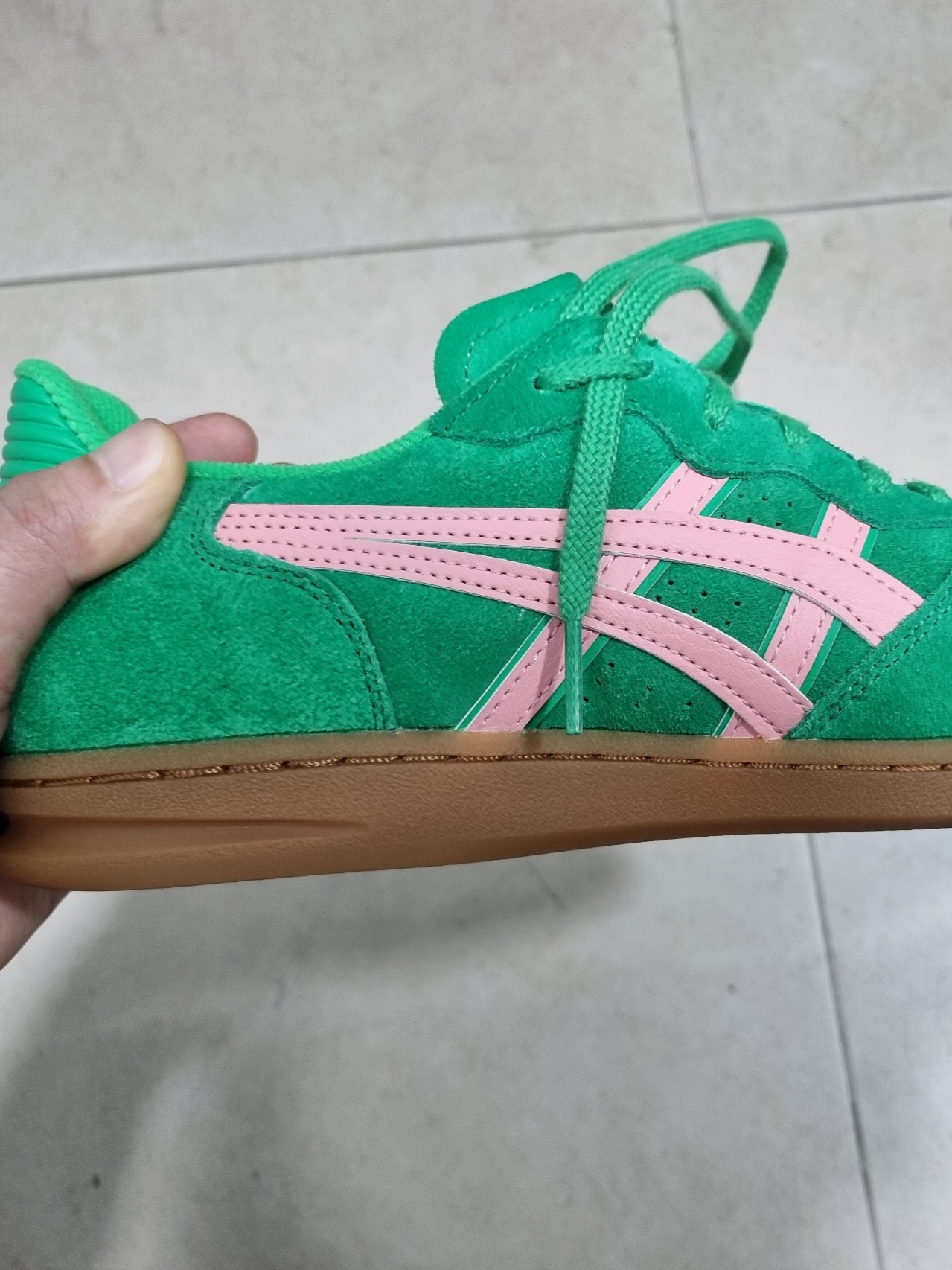 Asics Skyhand OG Cilantro Grapefruit 착용 스타일 - 1