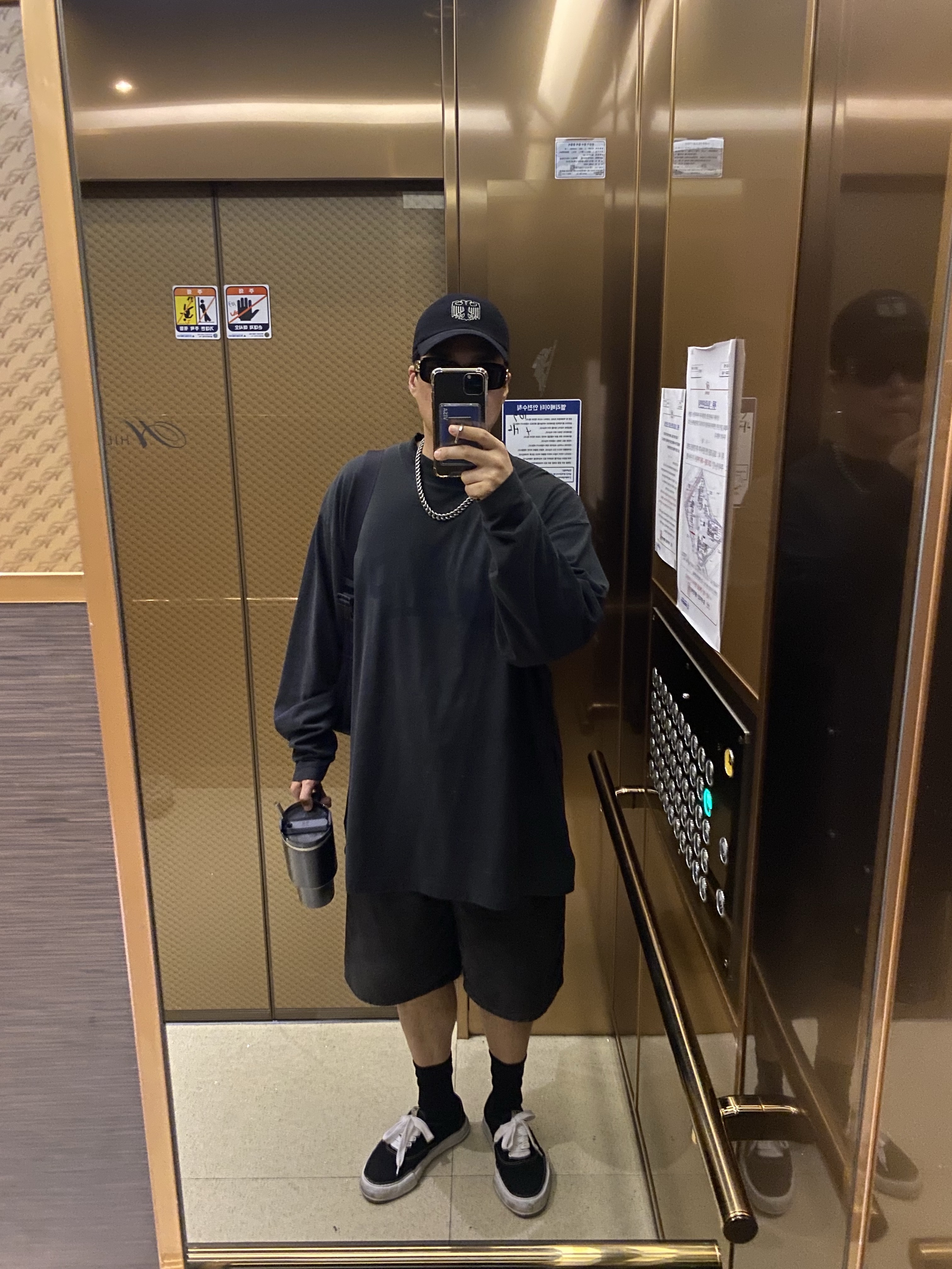 Yeezy Gap Engineered By Balenciaga Dove Long Sleeve T-Shirt Black, Maison Mihara Yasuhiro Baker OG Sole Canvas Low Cut Sneakers Black 착용 스타일