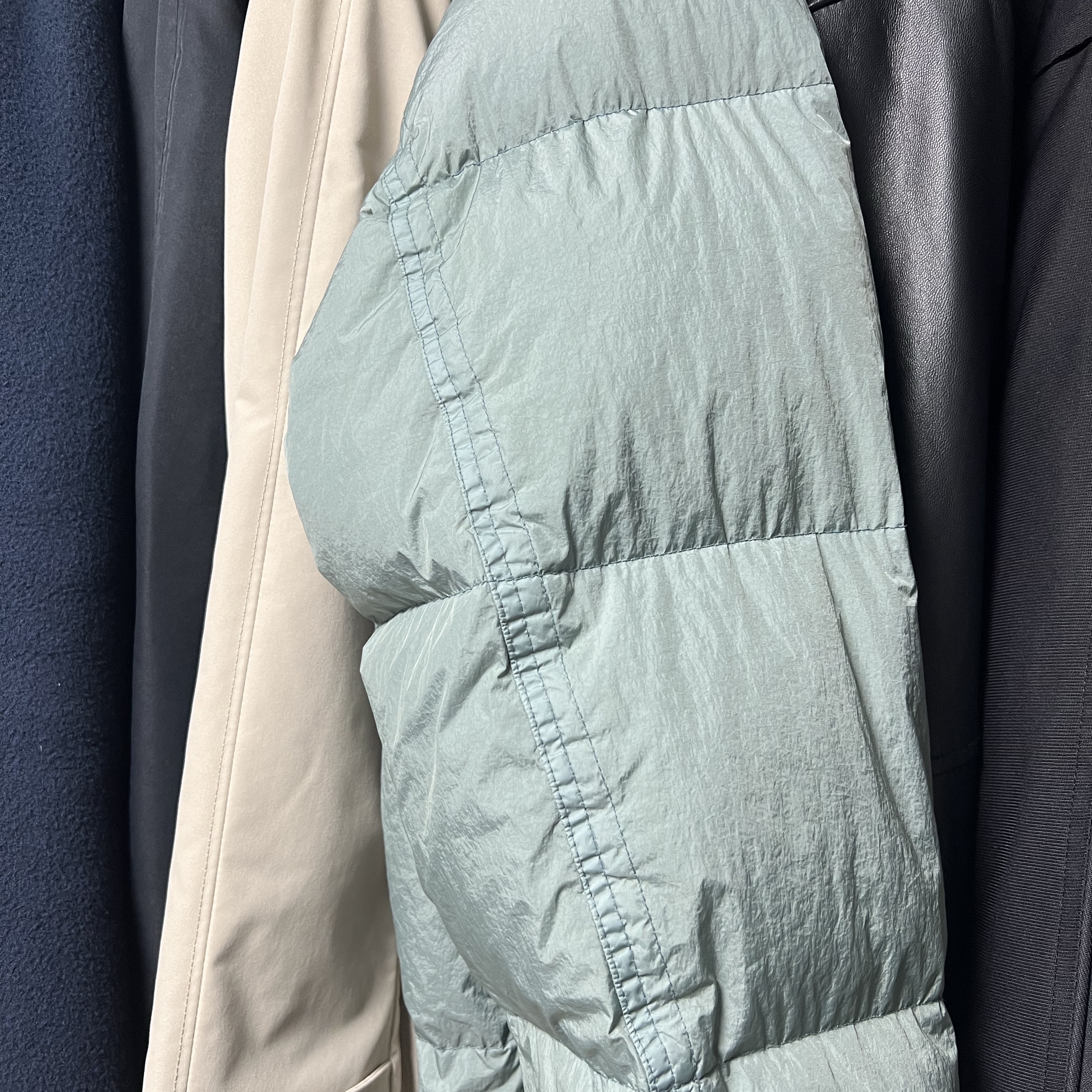 Stone Island 40723 Garment Dyed Crinkle Reps Recycled Nylon Hooded Down Jacket Sage Green - 23FW 착용 스타일 - 2