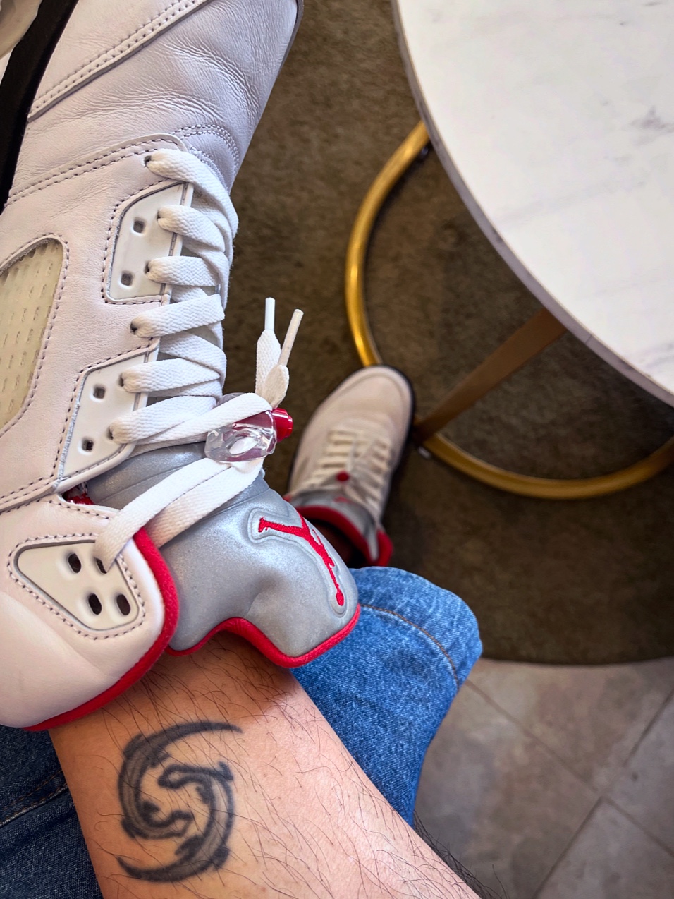 Jordan 5 Retro Fire Red Silver Tongue 2020 착용 스타일