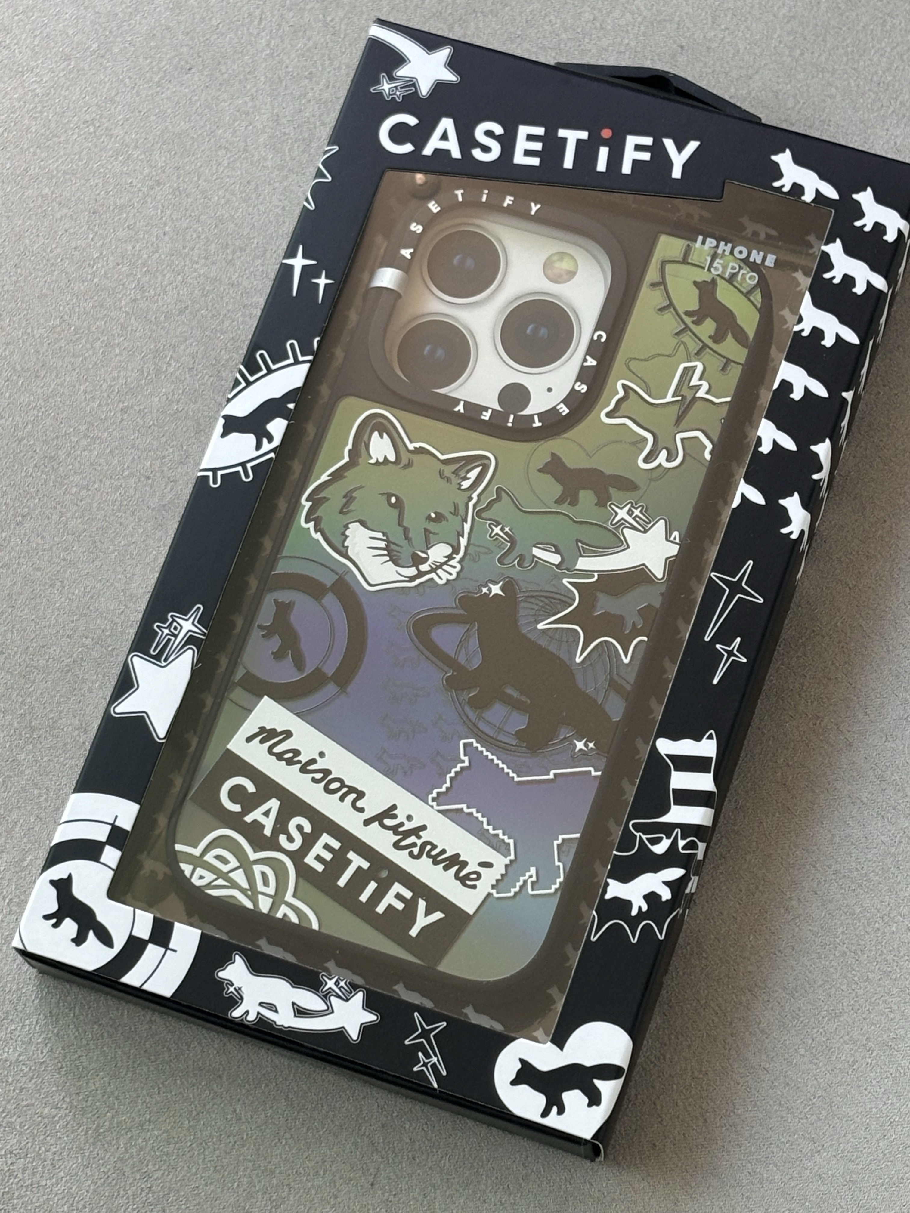 Casetify x Maison Kitsune iPhone Hologram Stickers Magsafe Case Aurora Black Bumper 착용 스타일 - 2