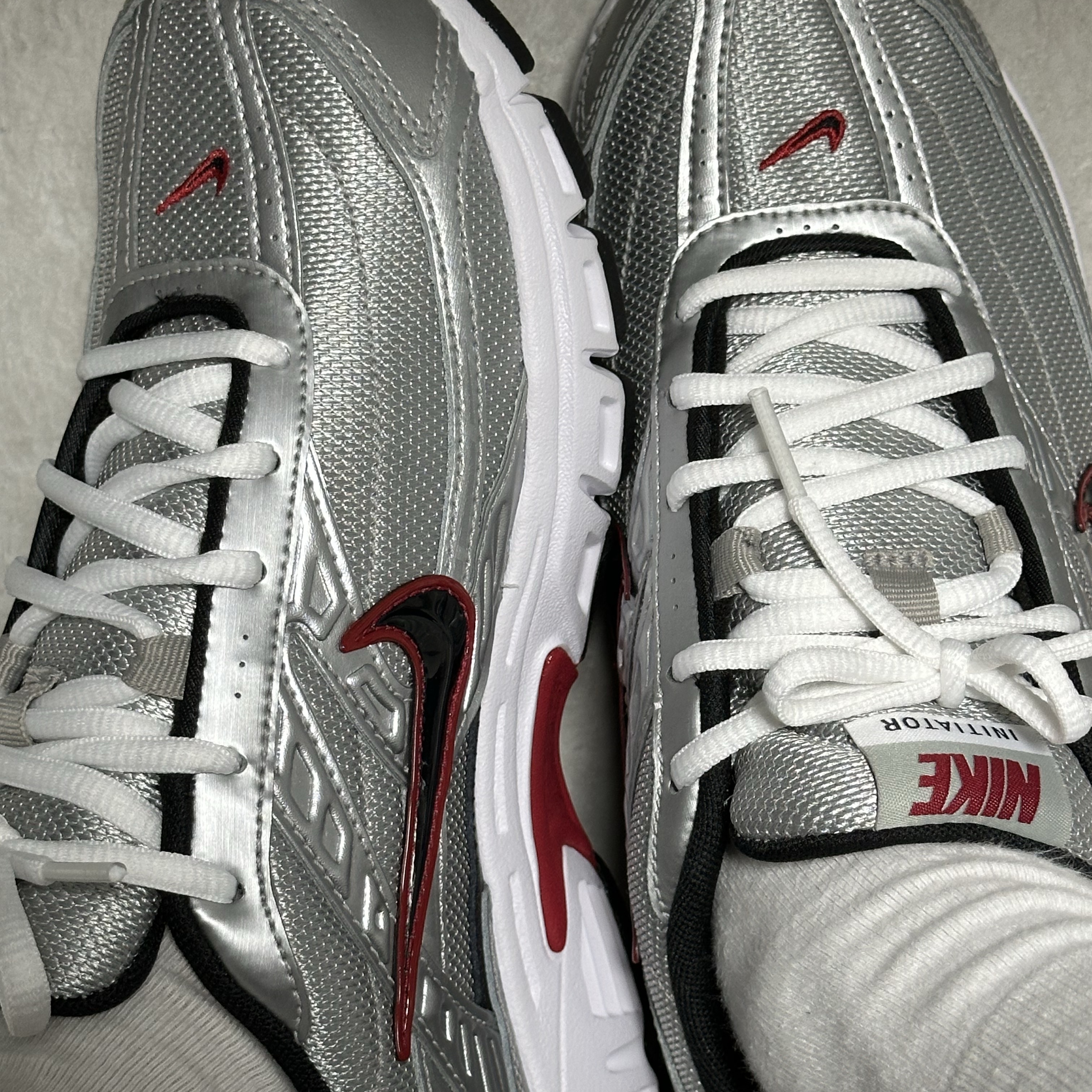 Nike Initiator Metallic Silver Black 착용 스타일