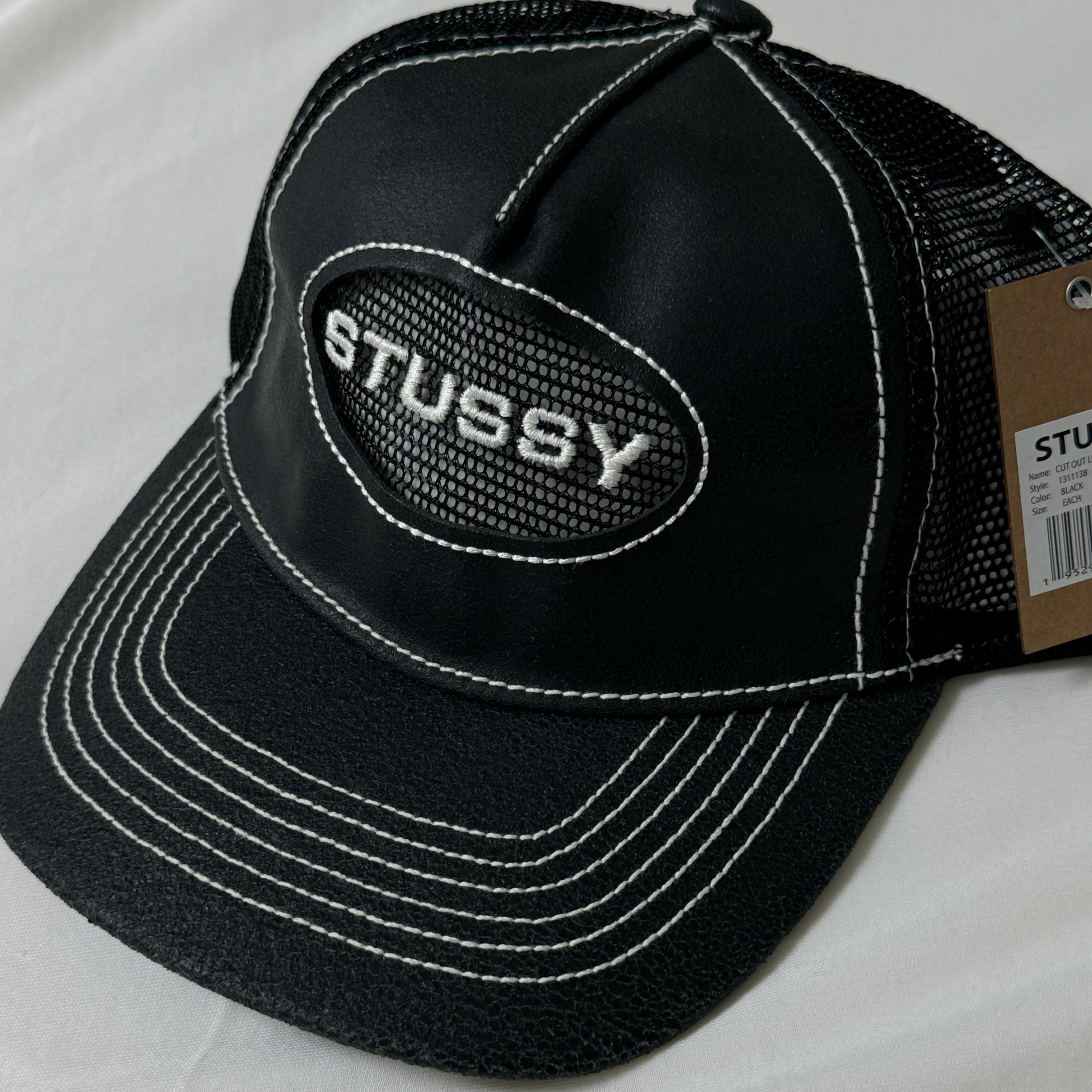 Stussy Low Pro Trucker Cut-Out Leather Snapback Black 착용 스타일 - 1