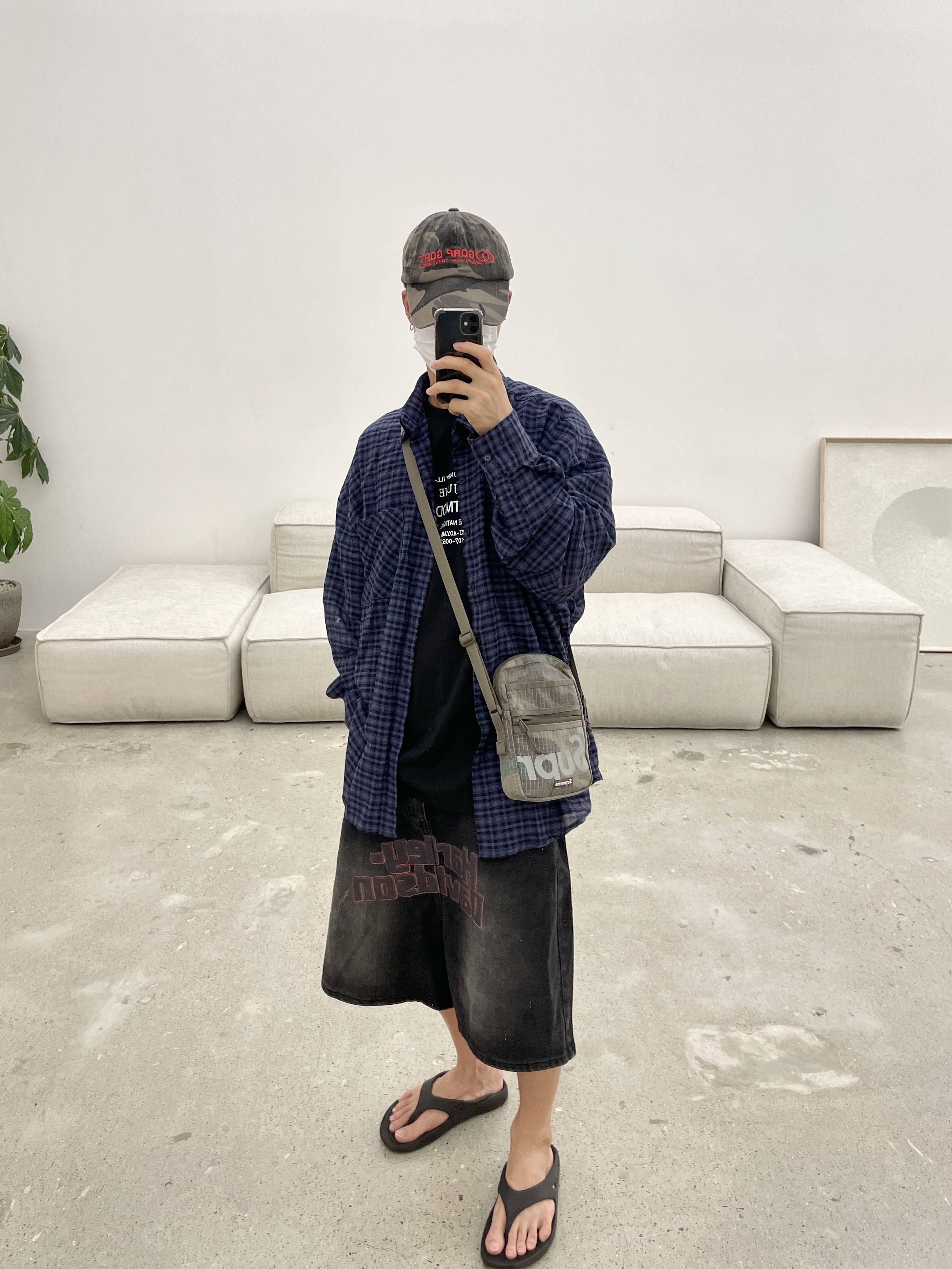 Oofos OOriginal Black 착용 스타일
