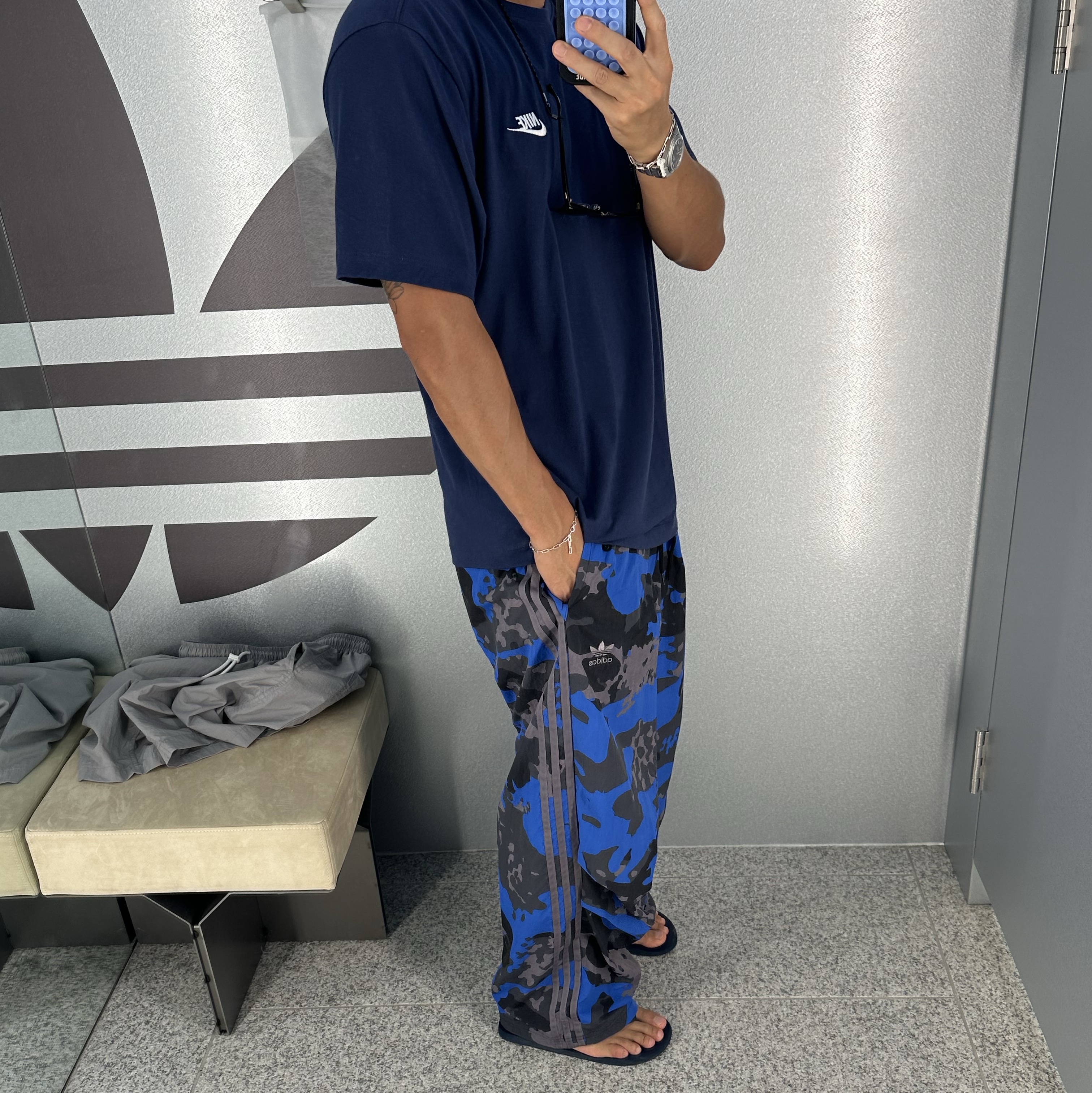 Adidas Camo Parachute Pants Black Trace Grey - KR Sizing 착용 스타일 - 1