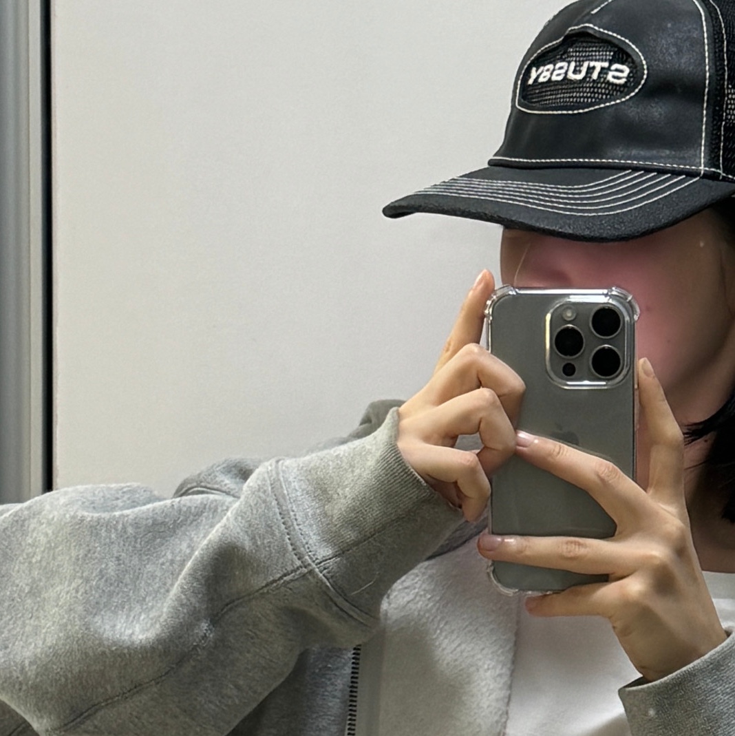 Stussy Low Pro Trucker Cut-Out Leather Snapback Black 착용 스타일 - 4