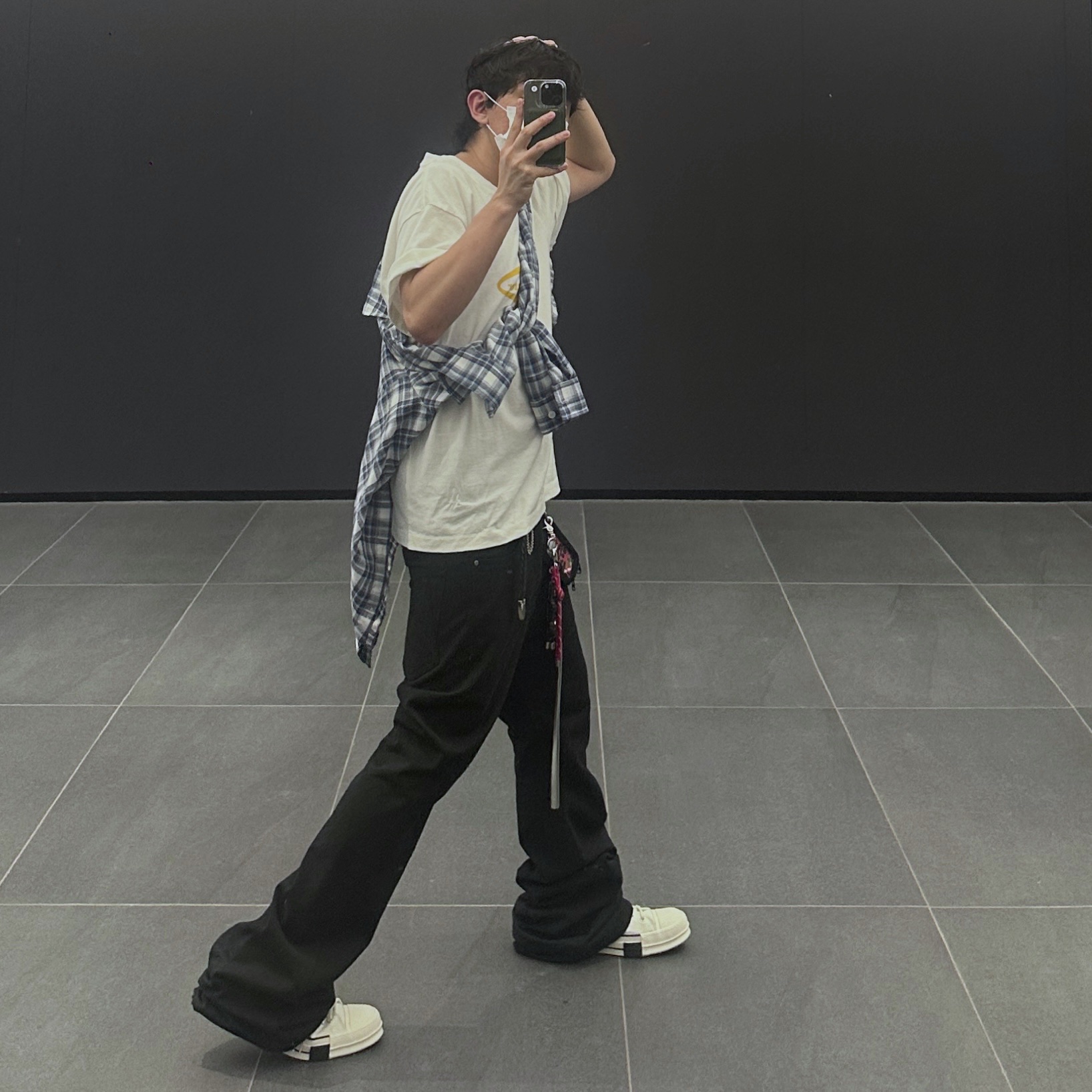 Nonnod Flared Pants Black, Converse x Drkshdw Drkstr Chuck 70 High Lily White 착용 스타일