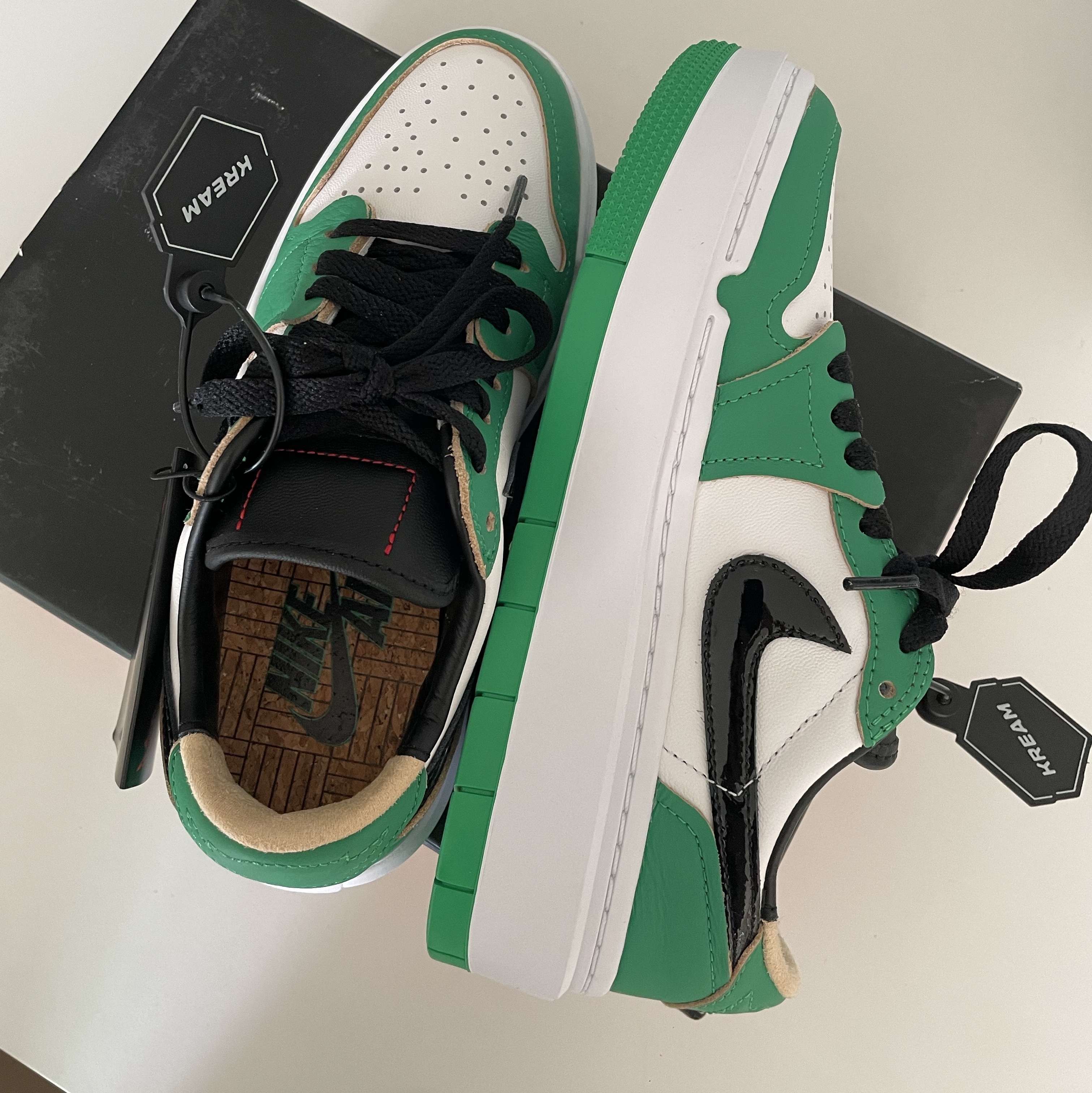 (W) Jordan 1 Elevate Low SE Lucky Green 착용 스타일 - 1