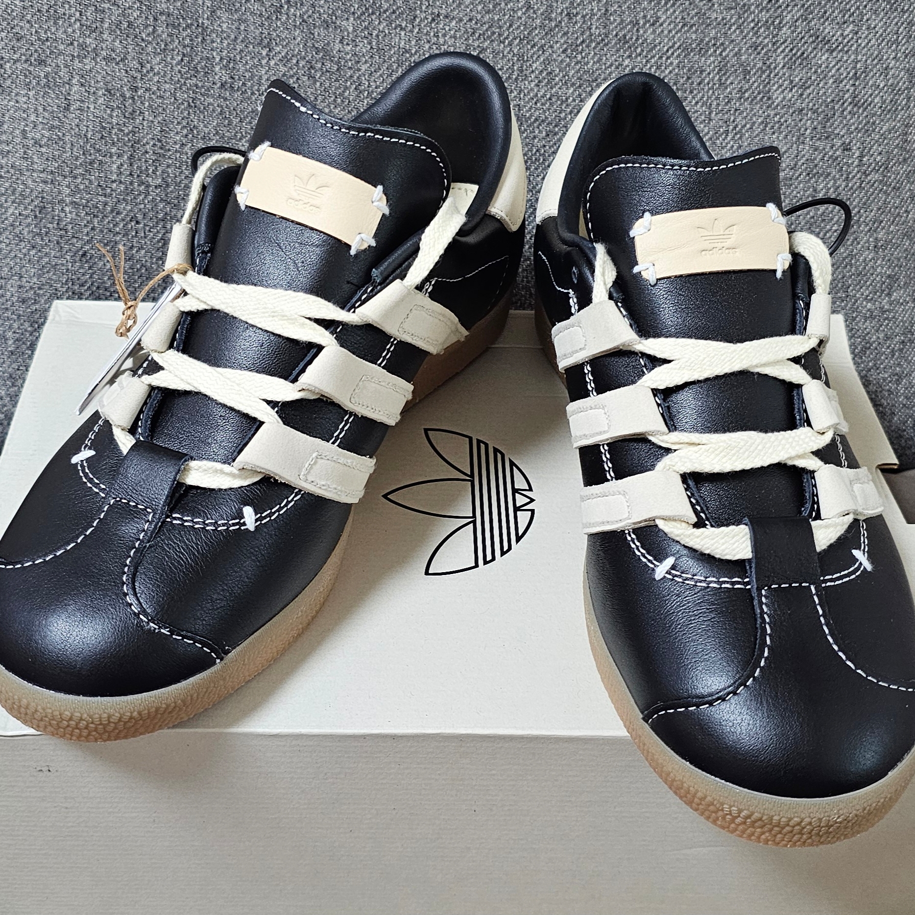Adidas x Foot Industry Gazelle Core Black Cream White 착용 스타일 - 1
