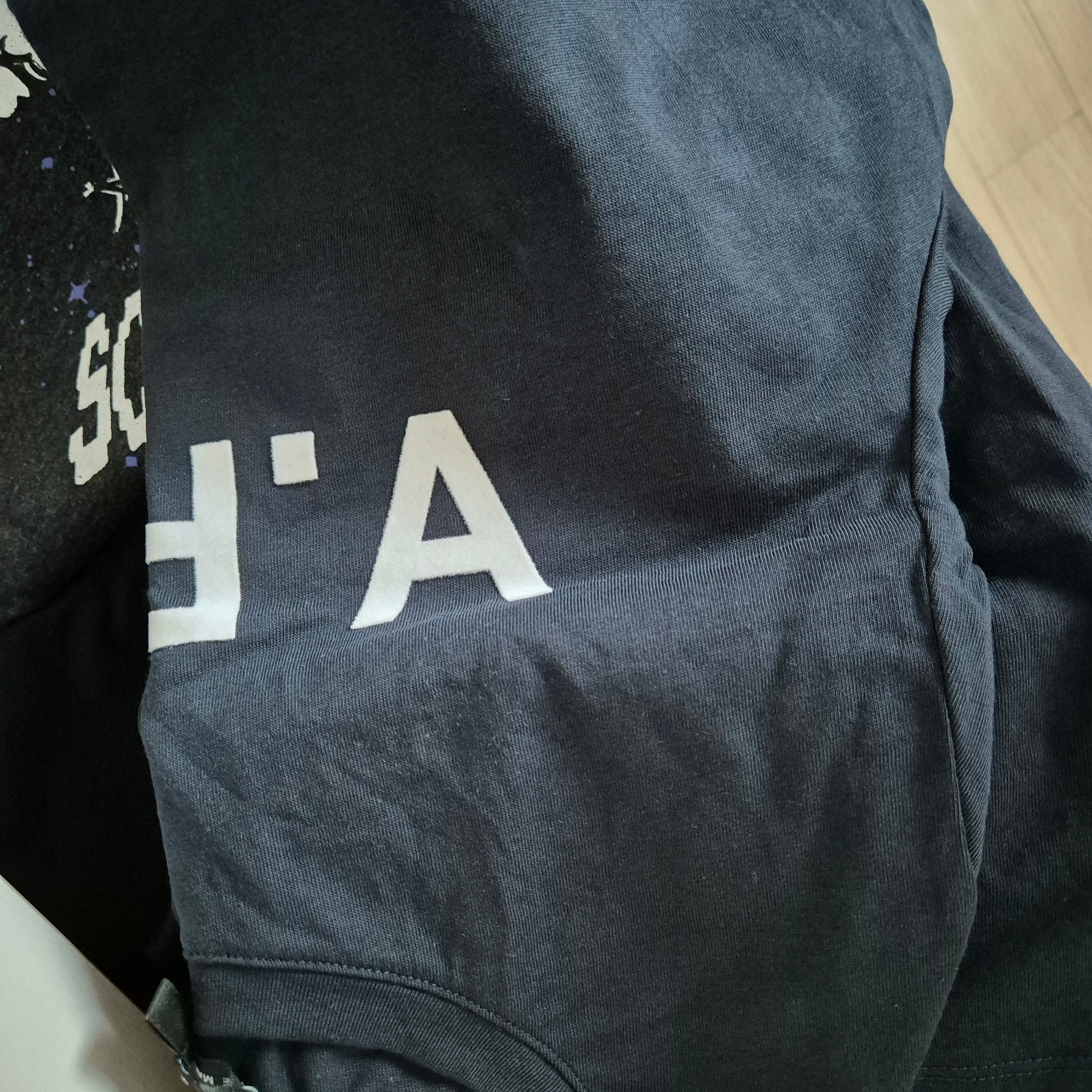 (W) A.P.C. VPC T-Shirt Dark Navy 착용 스타일